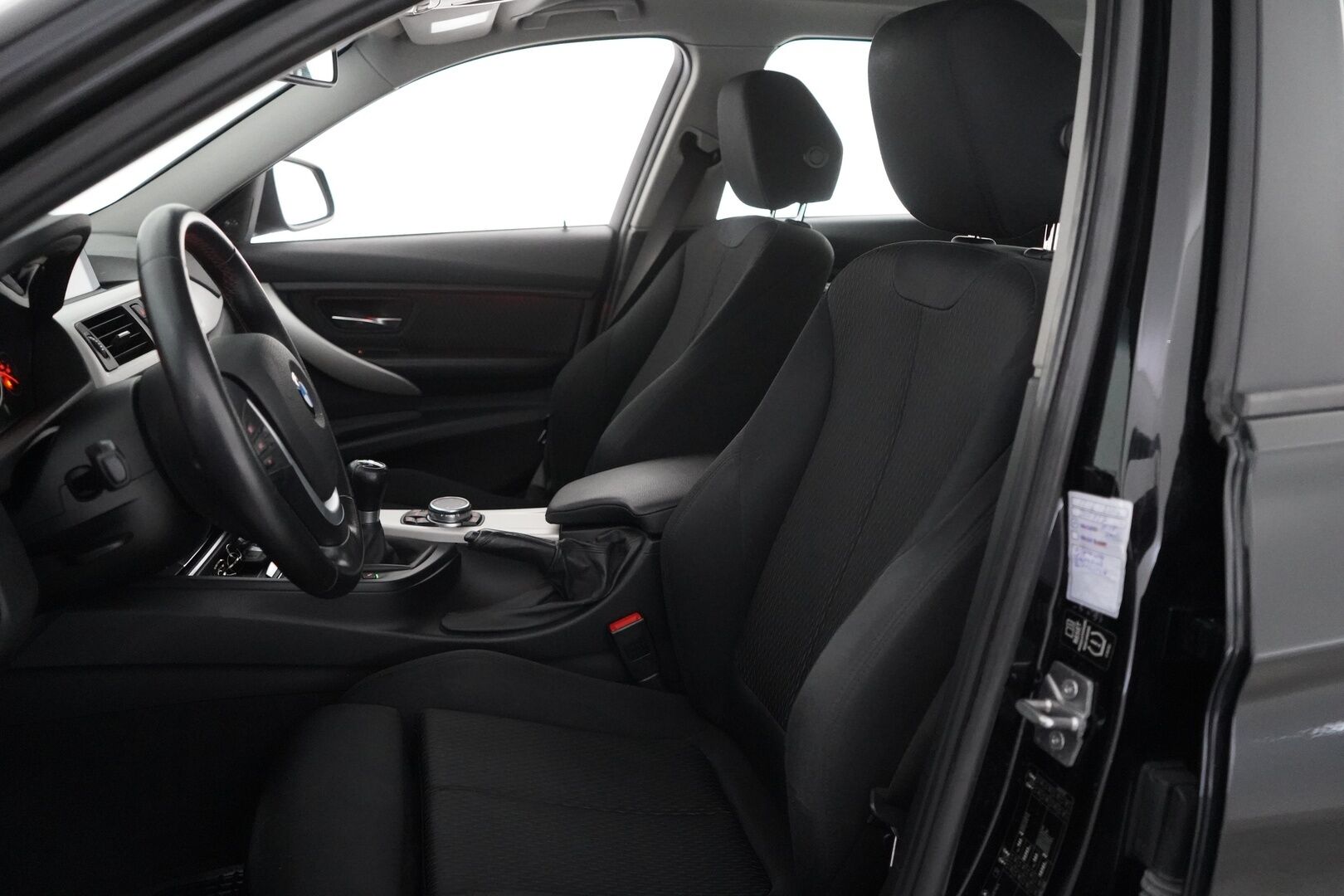 BMW 320 2014 MYYDÄÄN HUUTOKAUPAT.COM SIVUSTOLLA - MYYDÄÄN HUUTOKAUPAT.COM SIVUSTOLLA