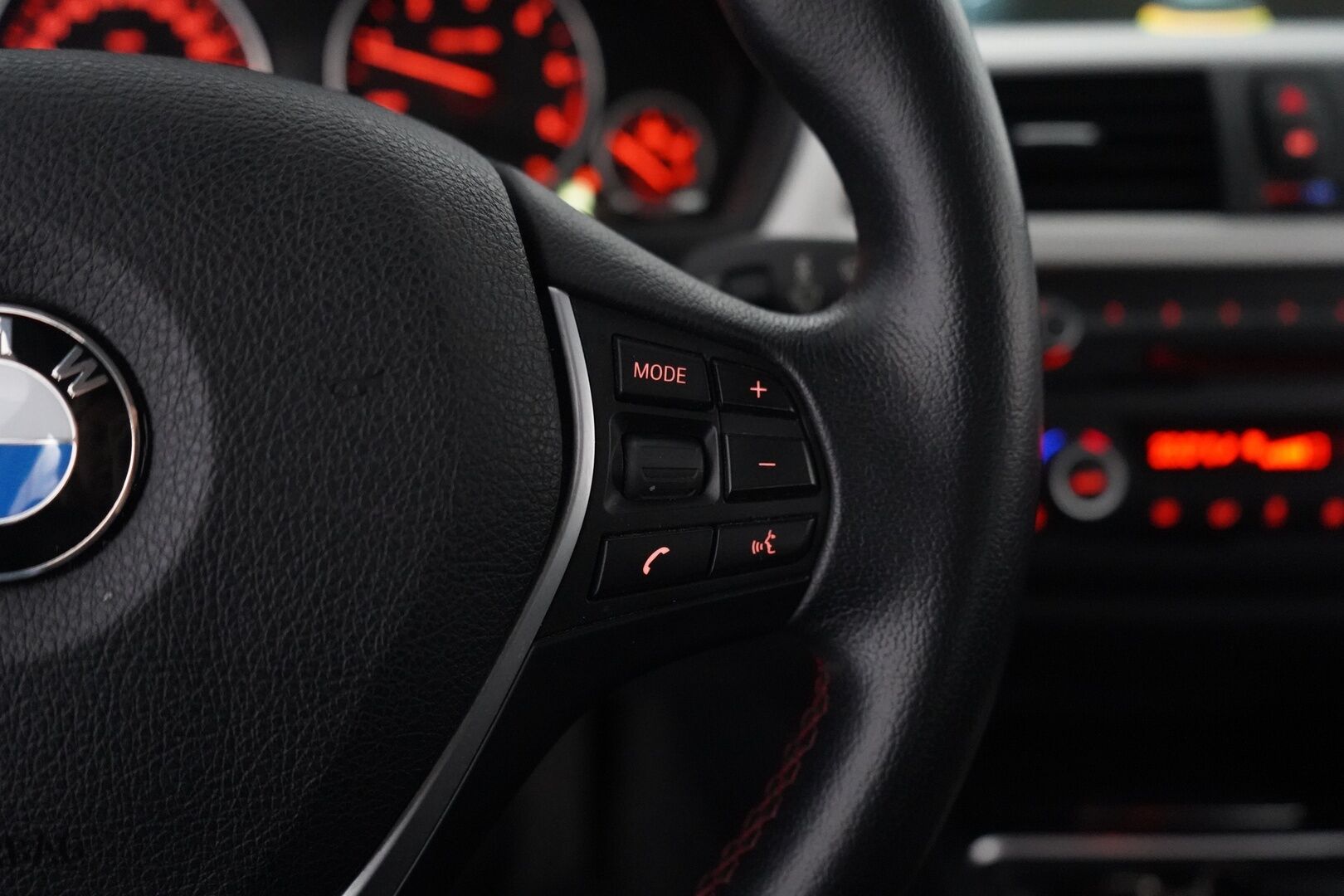 BMW 320 2014 MYYDÄÄN HUUTOKAUPAT.COM SIVUSTOLLA - MYYDÄÄN HUUTOKAUPAT.COM SIVUSTOLLA