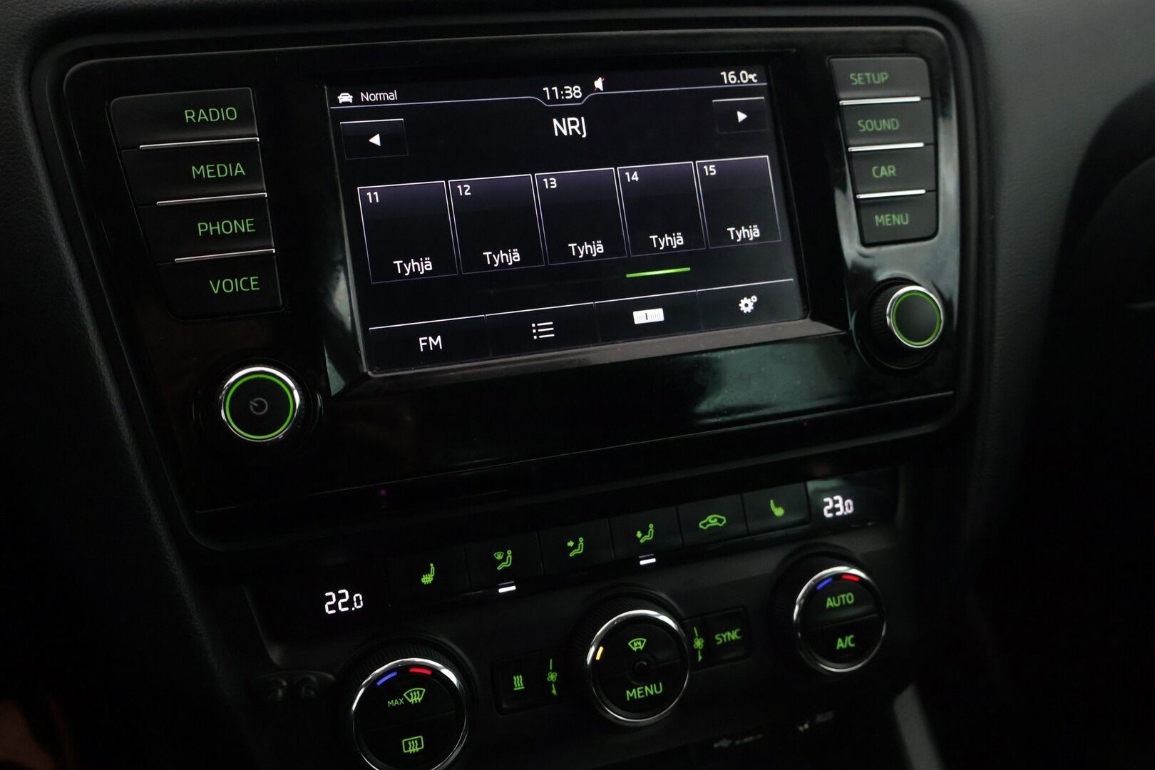 Skoda Octavia 2016 Combi 1,6 TDI Style DSG Autom.** YritysOutlet - Myydään vain yrityksille - Webasto / KeyLessGo / Vakkari / Suomi-auto / 2 renkaat aluvanteilla* 