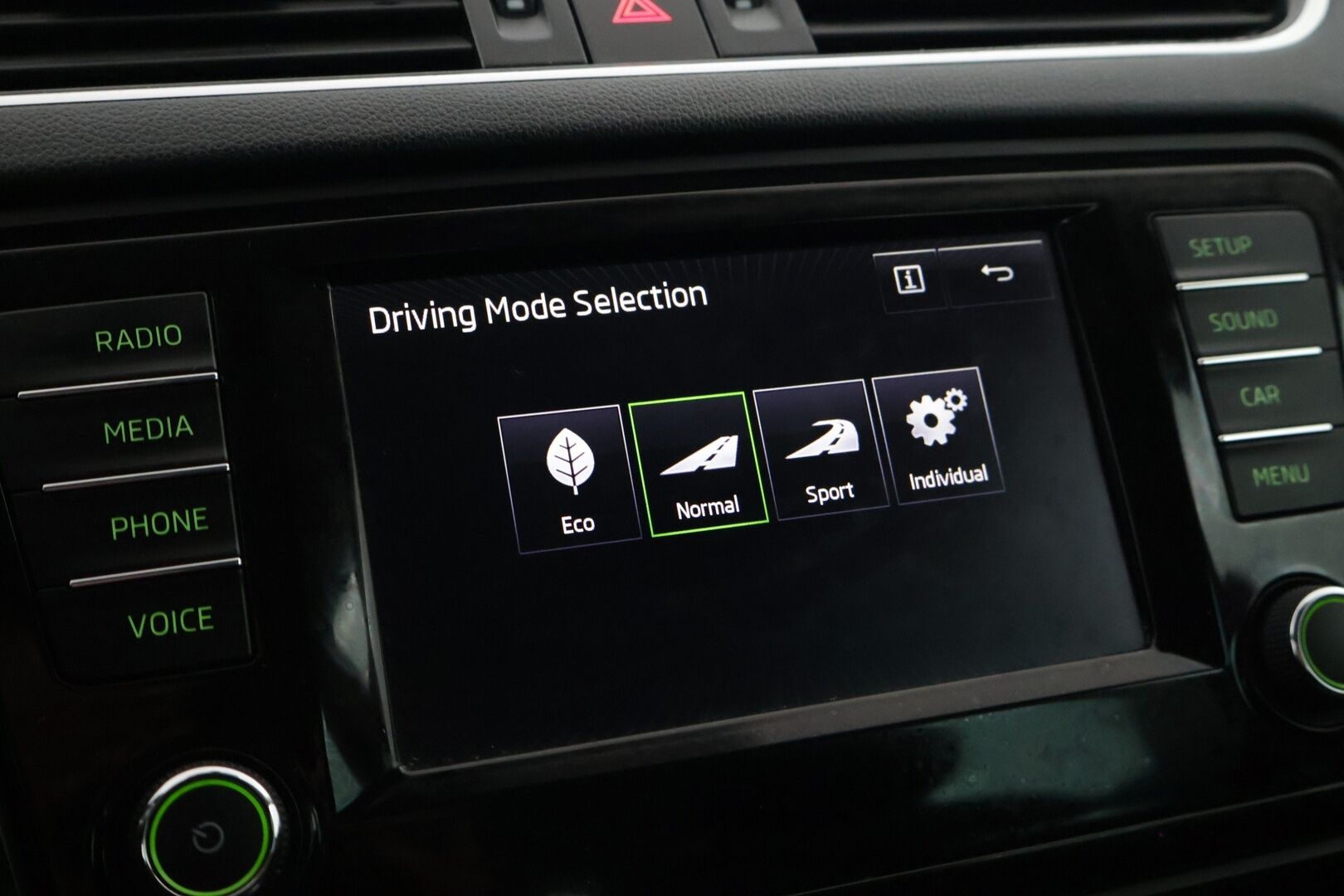 Skoda Octavia 2016 Combi 1,6 TDI Style DSG Autom.** YritysOutlet - Myydään vain yrityksille - Webasto / KeyLessGo / Vakkari / Suomi-auto / 2 renkaat aluvanteilla* 