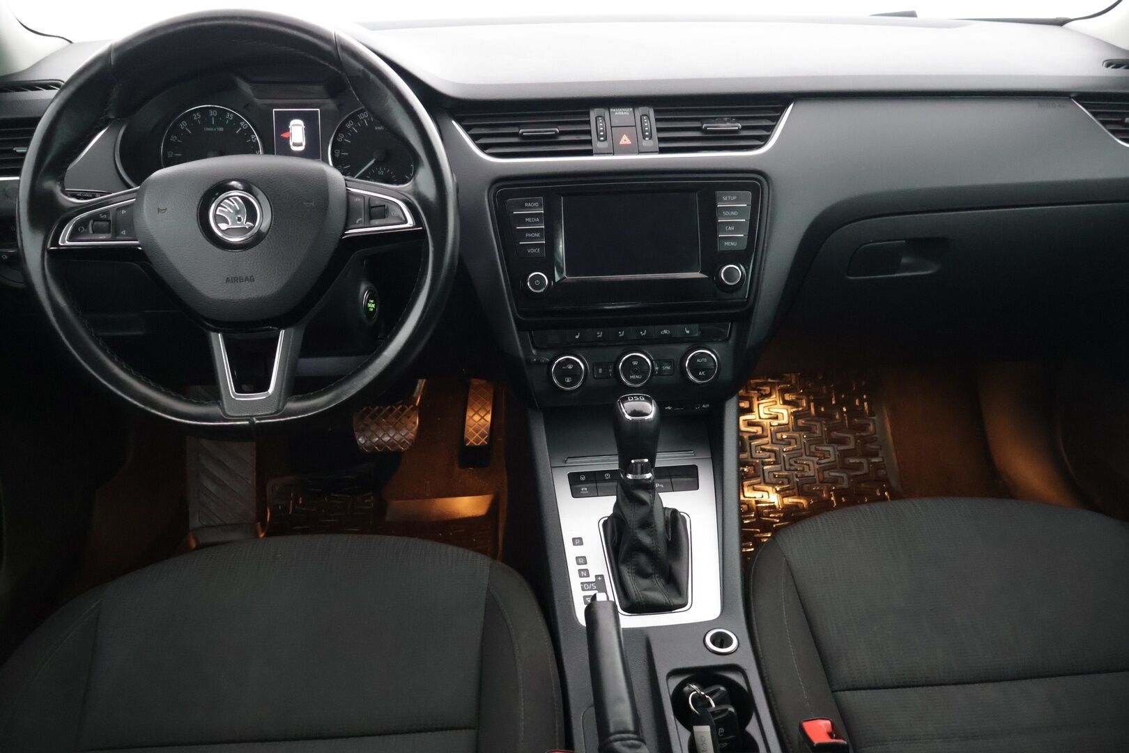 Skoda Octavia 2016 Combi 1,6 TDI Style DSG Autom.** YritysOutlet - Myydään vain yrityksille - Webasto / KeyLessGo / Vakkari / Suomi-auto / 2 renkaat aluvanteilla* 