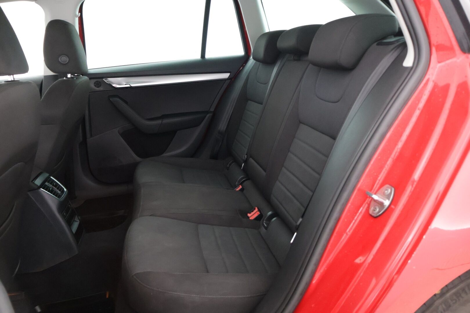 Skoda Octavia 2016 Combi 1,6 TDI Style DSG Autom.** YritysOutlet - Myydään vain yrityksille - Webasto / KeyLessGo / Vakkari / Suomi-auto / 2 renkaat aluvanteilla* 