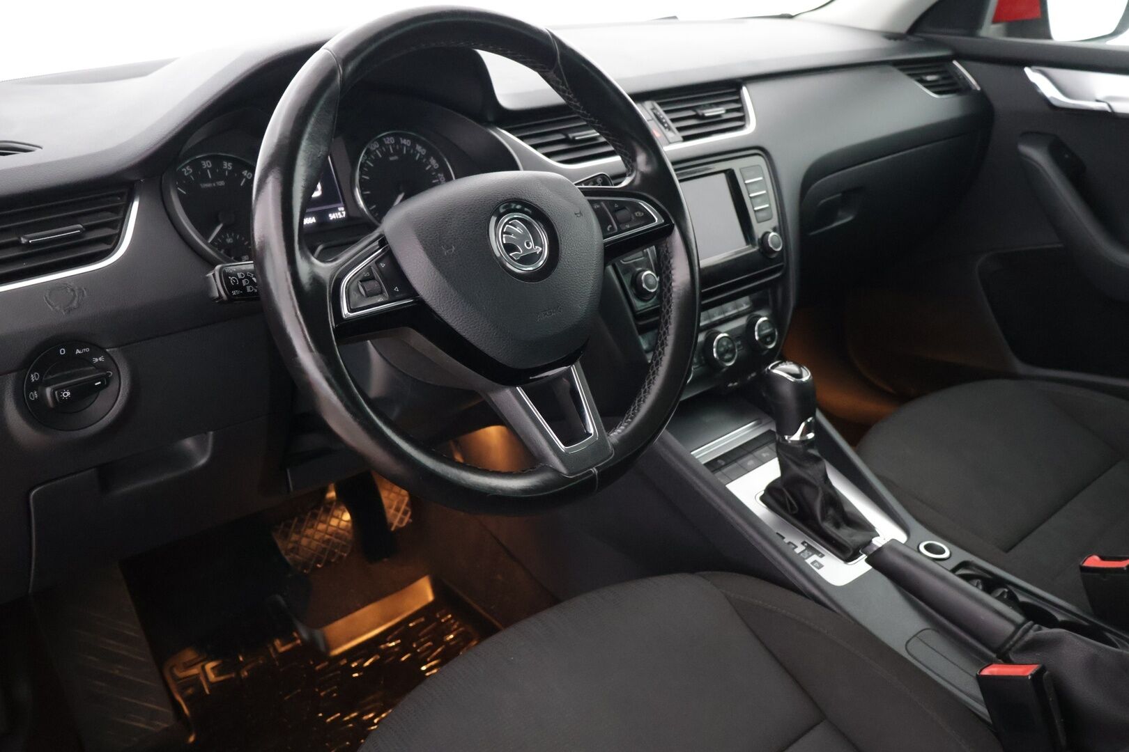 Skoda Octavia 2016 Combi 1,6 TDI Style DSG Autom.** YritysOutlet - Myydään vain yrityksille - Webasto / KeyLessGo / Vakkari / Suomi-auto / 2 renkaat aluvanteilla* 