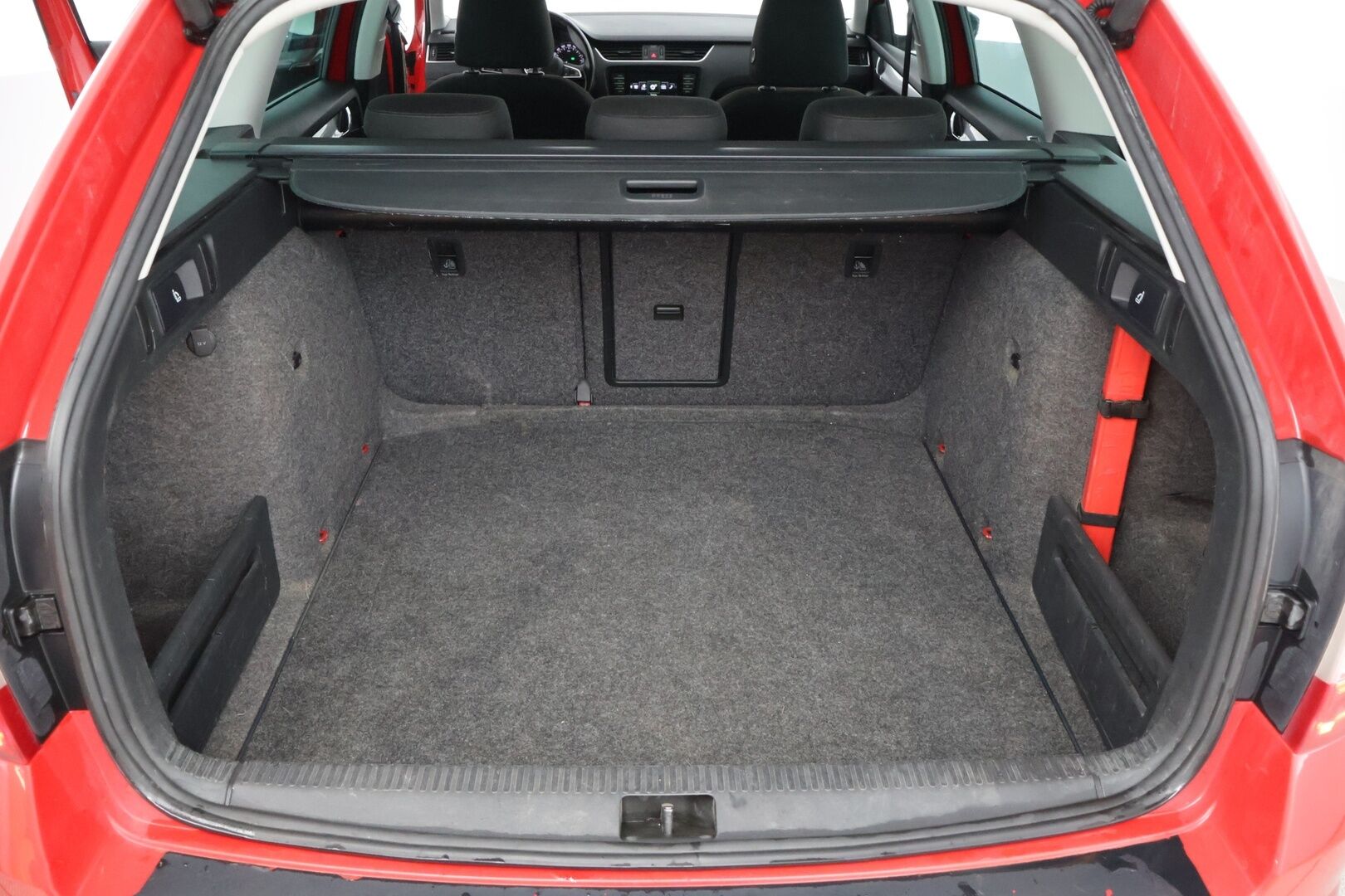 Skoda Octavia 2016 Combi 1,6 TDI Style DSG Autom.** YritysOutlet - Myydään vain yrityksille - Webasto / KeyLessGo / Vakkari / Suomi-auto / 2 renkaat aluvanteilla* 