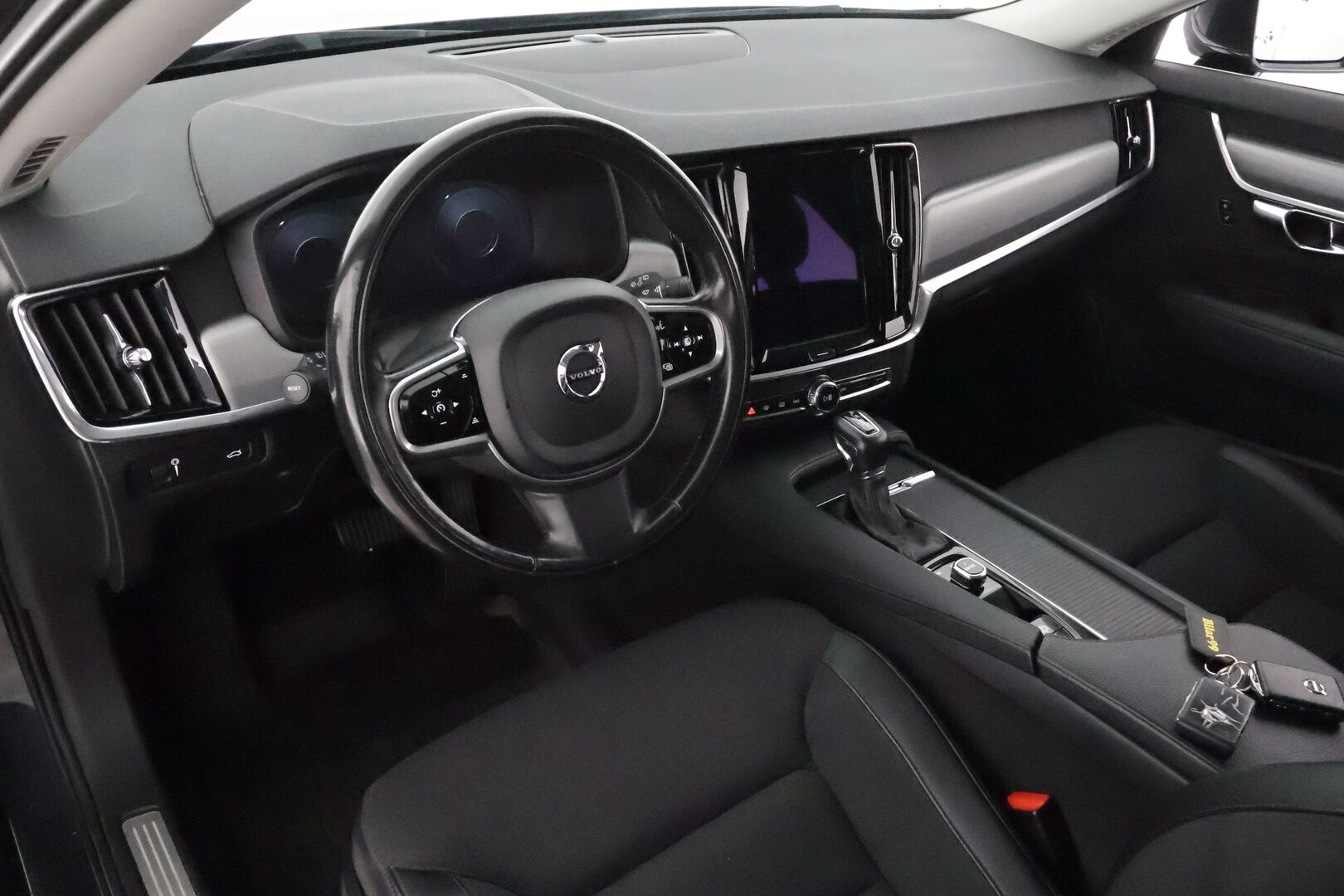 Volvo V90 2017 D4 AWD Momentum aut **Webasto / Adapt.vakkari / Koukku / KeylessGo / Puolinahat / P.tutka**