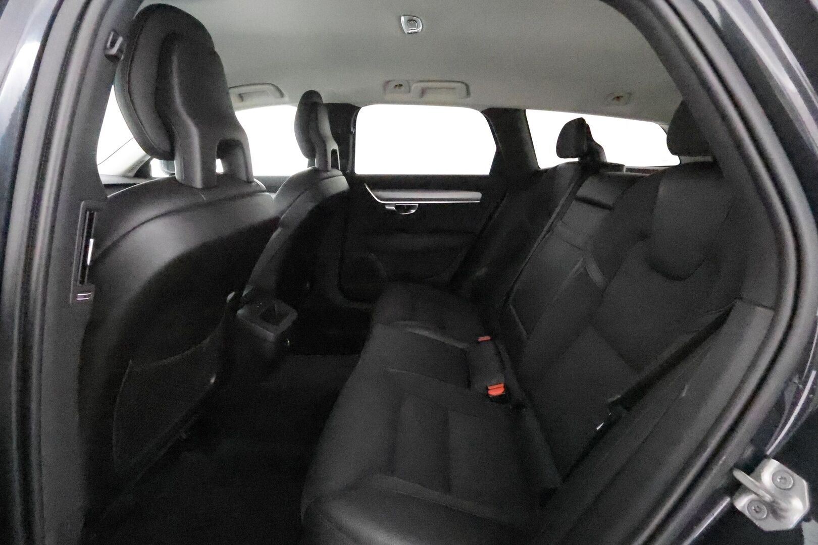 Volvo V90 2017 D4 AWD Momentum aut **Webasto / Adapt.vakkari / Koukku / KeylessGo / Puolinahat / P.tutka**