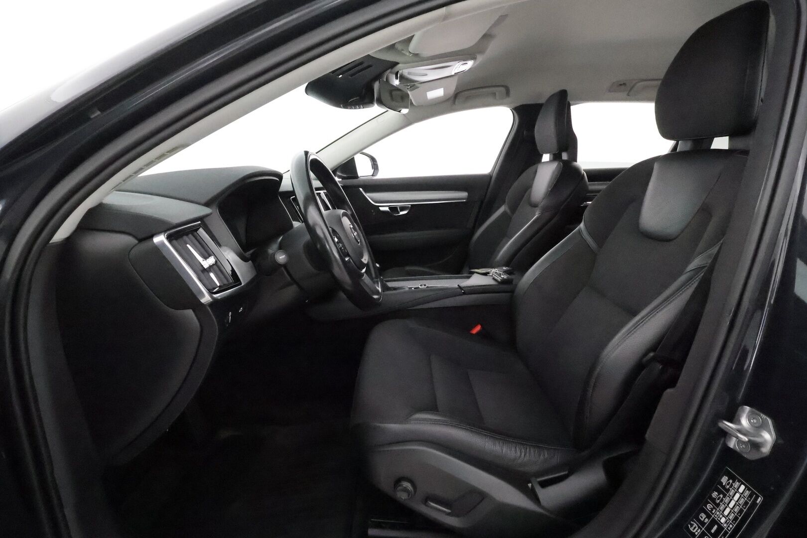 Volvo V90 2017 D4 AWD Momentum aut **Webasto / Adapt.vakkari / Koukku / KeylessGo / Puolinahat / P.tutka**