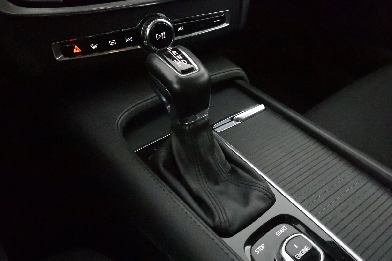 Volvo V90 2017 D4 AWD Momentum aut **Webasto / Adapt.vakkari / Koukku / KeylessGo / Puolinahat / P.tutka**