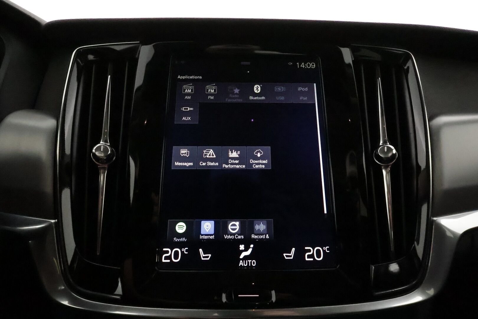 Volvo V90 2017 D4 AWD Momentum aut **Webasto / Adapt.vakkari / Koukku / KeylessGo / Puolinahat / P.tutka**