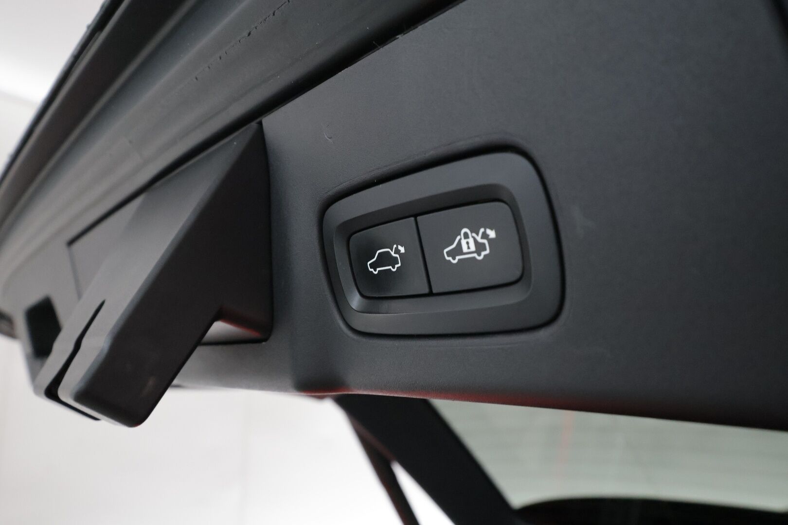 Volvo V90 2017 D4 AWD Momentum aut **Webasto / Adapt.vakkari / Koukku / KeylessGo / Puolinahat / P.tutka**