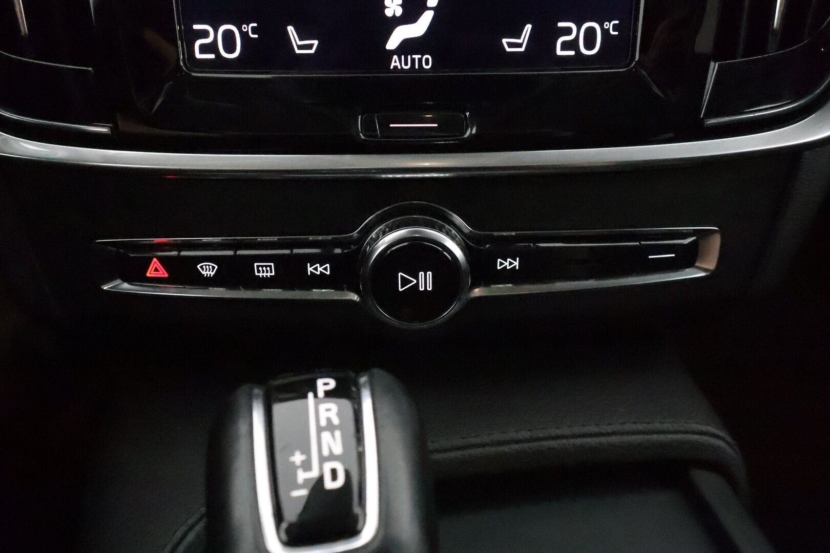 Volvo V90 2017 D4 AWD Momentum aut **Webasto / Adapt.vakkari / Koukku / KeylessGo / Puolinahat / P.tutka**