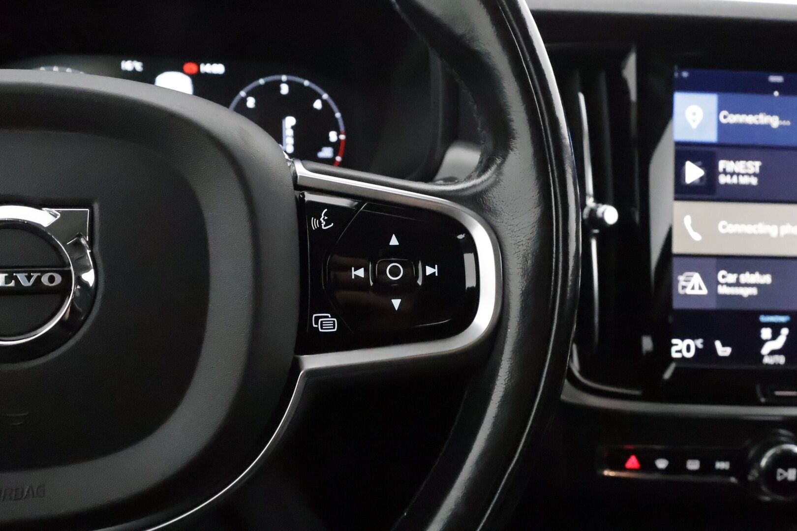 Volvo V90 2017 D4 AWD Momentum aut **Webasto / Adapt.vakkari / Koukku / KeylessGo / Puolinahat / P.tutka**
