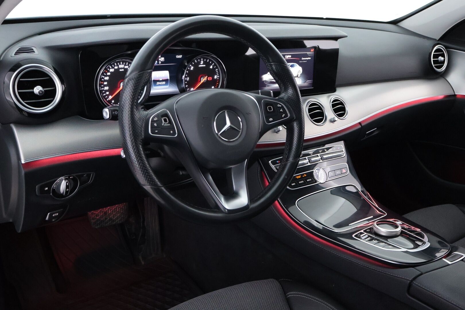 Mercedes-Benz E 2016 220 d A Premium Business - Webasto | Vetokoukku | Peruutuskamera | Puolinahkasisusta | Suomiauto | Comand Navi | Juuri tullut Tampereelle!