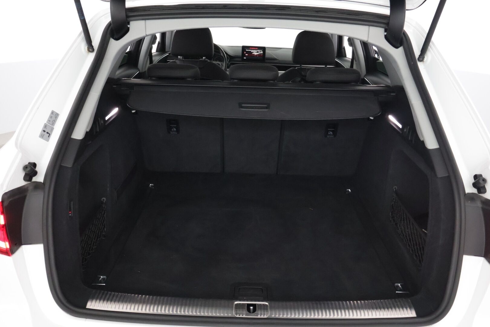 Audi A4 2016 Avant Business Sport 2,0 TFSI 140 kW S tronic - * Suomi-auto / Webasto / Sporttipenkit / Koukku / LED *