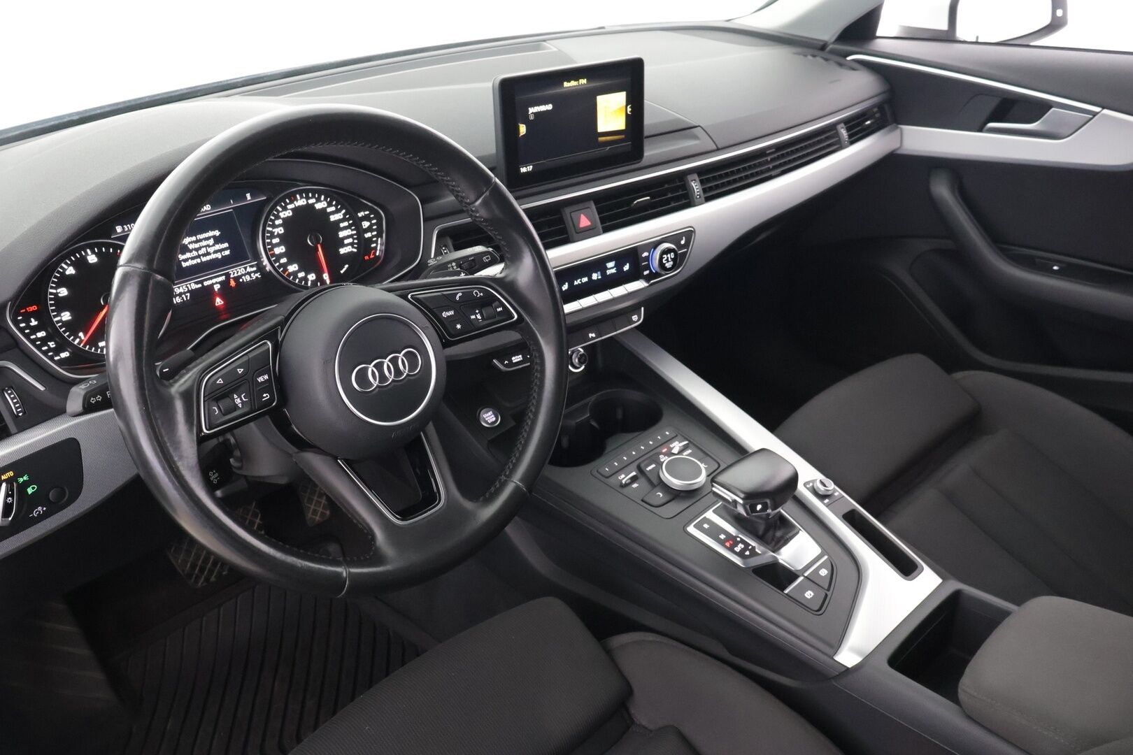 Audi A4 2016 Avant Business Sport 2,0 TFSI 140 kW S tronic - * Suomi-auto / Webasto / Sporttipenkit / Koukku / LED *