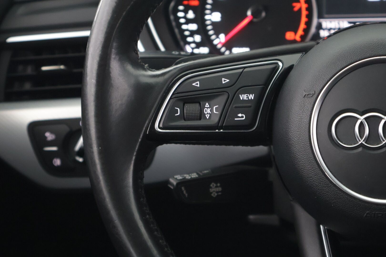 Audi A4 2016 Avant Business Sport 2,0 TFSI 140 kW S tronic - * Suomi-auto / Webasto / Sporttipenkit / Koukku / LED *