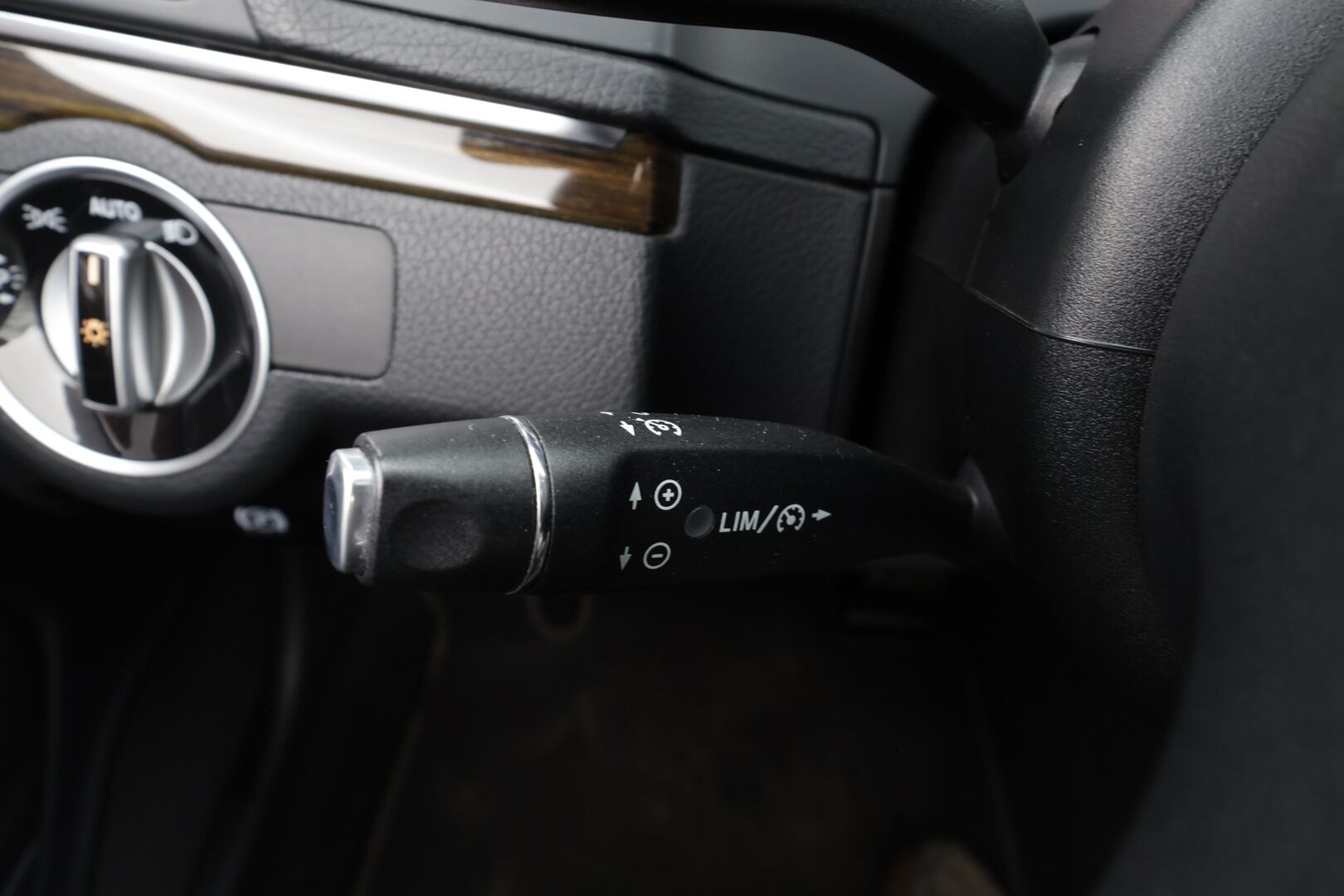 Mercedes-Benz E 2013 250 CDI BE Cabriolet A * H&K / ILS-LED / Vakkari / Navi / P.tutkat / Sporttinahat / Facelift / Ortopedi * - Kahdet renkaat aluvanteilla - HULLUT AVAJAISHULINAT KORKOTARJOUS 3,29 %