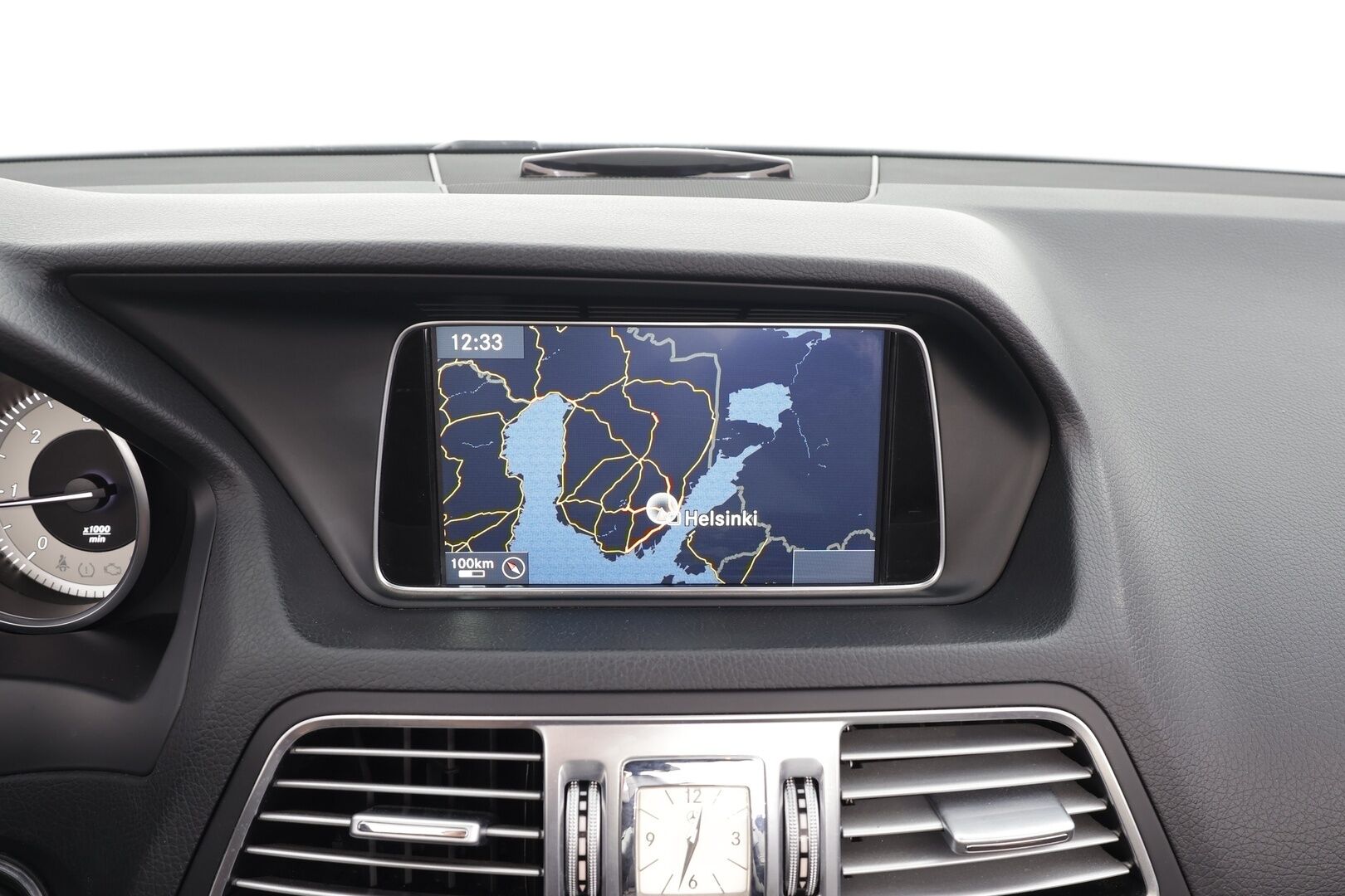 Mercedes-Benz E 2013 250 CDI BE Cabriolet A * H&K / ILS-LED / Vakkari / Navi / P.tutkat / Sporttinahat / Facelift / Ortopedi * - Kahdet renkaat aluvanteilla - HULLUT AVAJAISHULINAT KORKOTARJOUS 3,29 %