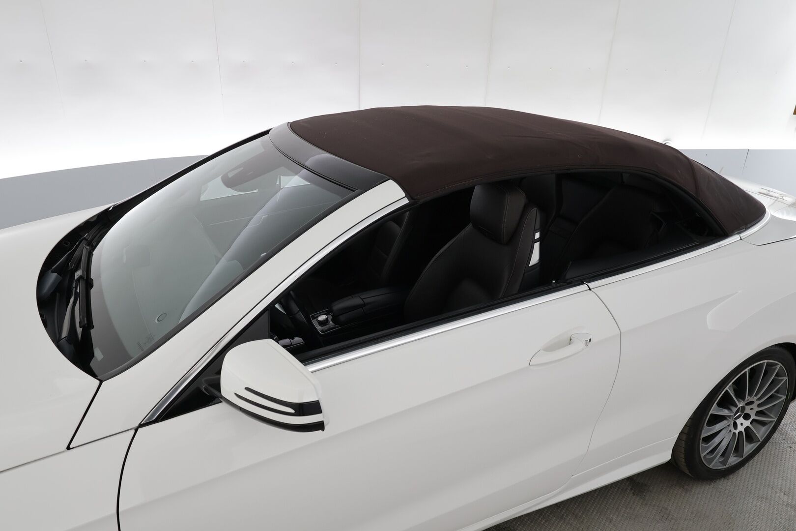 Mercedes-Benz E 2013 250 CDI BE Cabriolet A * H&K / ILS-LED / Vakkari / Navi / P.tutkat / Sporttinahat / Facelift / Ortopedi * - Kahdet renkaat aluvanteilla - HULLUT AVAJAISHULINAT KORKOTARJOUS 3,29 %