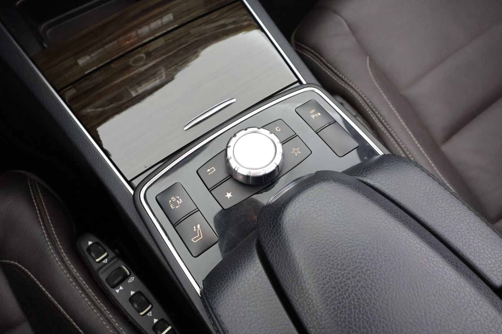 Mercedes-Benz E 2013 250 CDI BE Cabriolet A * H&K / ILS-LED / Vakkari / Navi / P.tutkat / Sporttinahat / Facelift / Ortopedi * - Kahdet renkaat aluvanteilla - HULLUT AVAJAISHULINAT KORKOTARJOUS 3,29 %