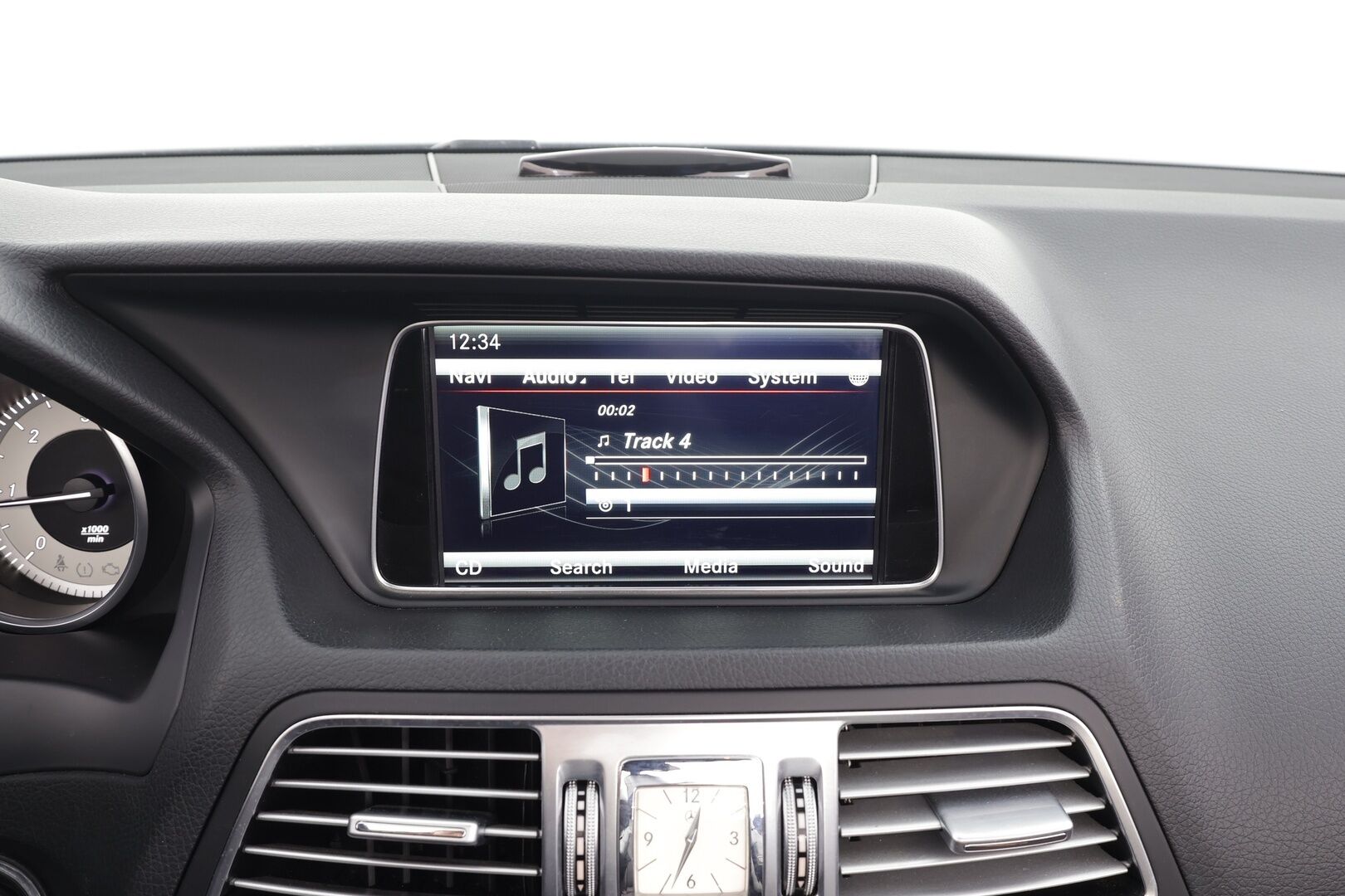 Mercedes-Benz E 2013 250 CDI BE Cabriolet A * H&K / ILS-LED / Vakkari / Navi / P.tutkat / Sporttinahat / Facelift / Ortopedi * - Kahdet renkaat aluvanteilla - HULLUT AVAJAISHULINAT KORKOTARJOUS 3,29 %