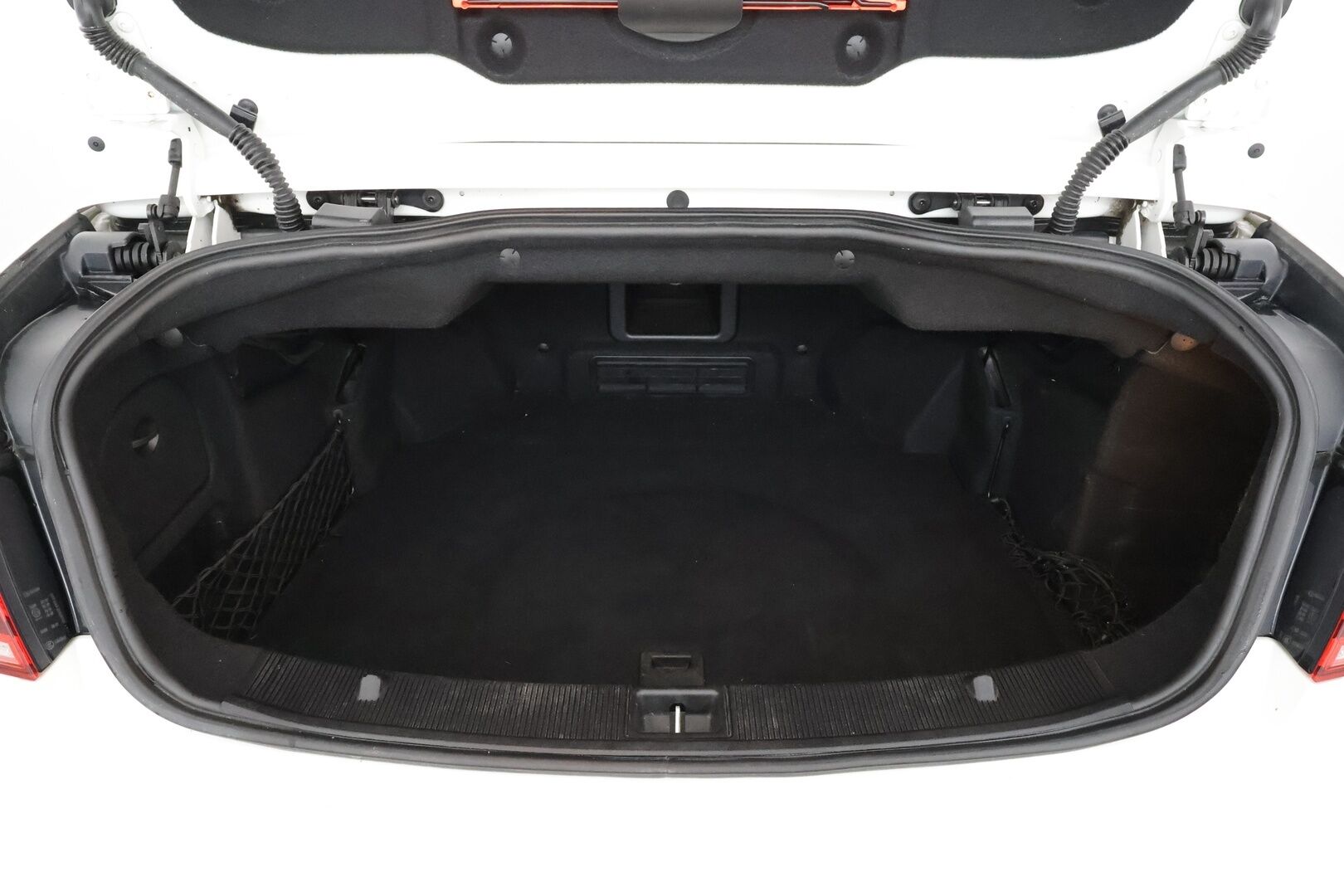 Mercedes-Benz E 2013 250 CDI BE Cabriolet A * H&K / ILS-LED / Vakkari / Navi / P.tutkat / Sporttinahat / Facelift / Ortopedi * - Kahdet renkaat aluvanteilla - HULLUT AVAJAISHULINAT KORKOTARJOUS 3,29 %