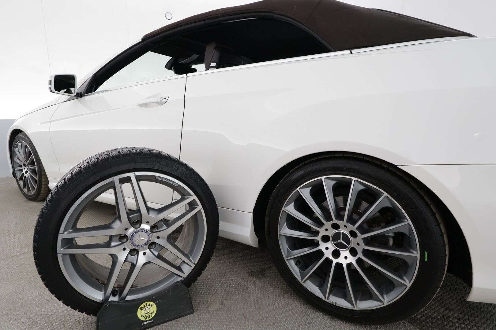 Mercedes-Benz E 2013 250 CDI BE Cabriolet A * H&K / ILS-LED / Vakkari / Navi / P.tutkat / Sporttinahat / Facelift / Ortopedi * - Kahdet renkaat aluvanteilla - HULLUT AVAJAISHULINAT KORKOTARJOUS 3,29 %