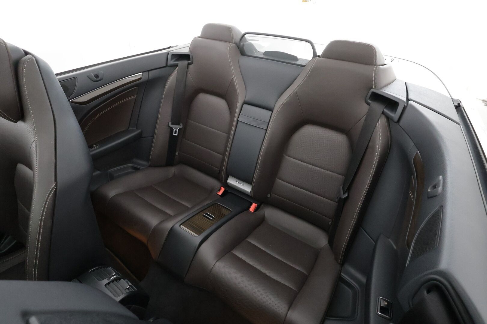 Mercedes-Benz E 2013 250 CDI BE Cabriolet A * H&K / ILS-LED / Vakkari / Navi / P.tutkat / Sporttinahat / Facelift / Ortopedi * - Kahdet renkaat aluvanteilla - HULLUT AVAJAISHULINAT KORKOTARJOUS 3,29 %