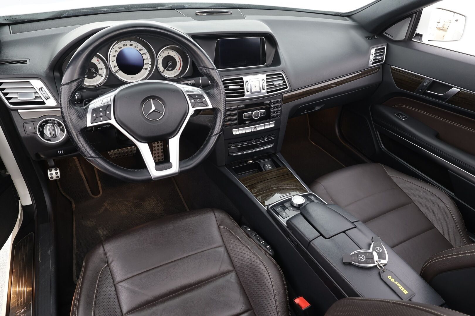 Mercedes-Benz E 2013 250 CDI BE Cabriolet A * H&K / ILS-LED / Vakkari / Navi / P.tutkat / Sporttinahat / Facelift / Ortopedi * - Kahdet renkaat aluvanteilla - HULLUT AVAJAISHULINAT KORKOTARJOUS 3,29 %