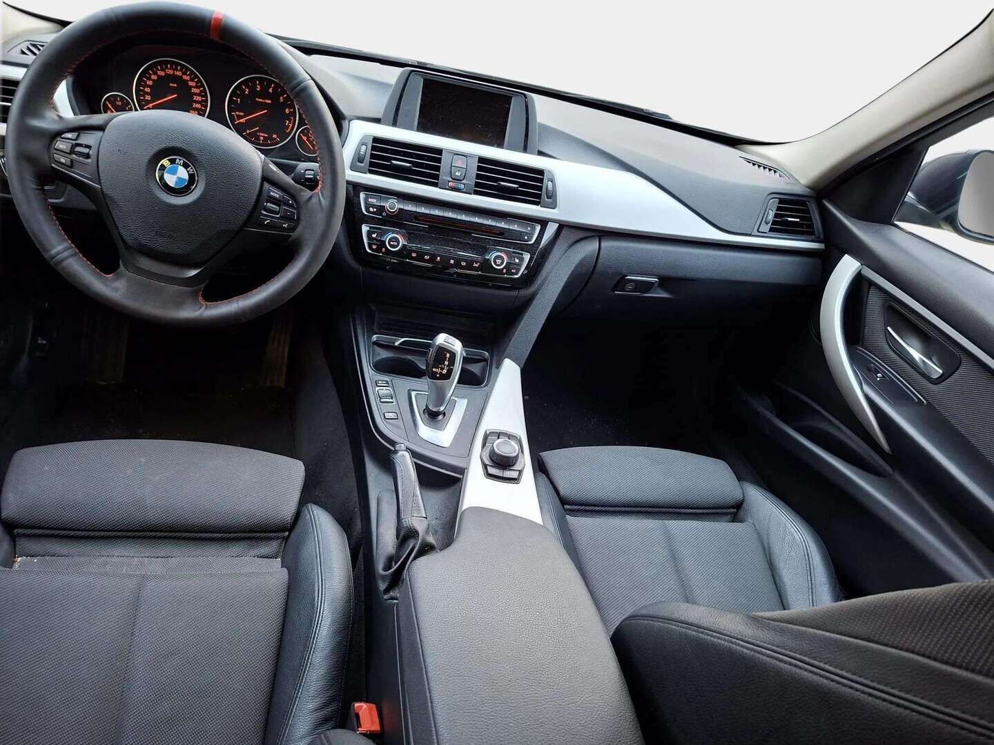 BMW 318 2016 F30 Sedan 318i A Business - | Suomi-auto | Vakionopeudensäädin | Tutkat | Todella siisti kori kilometreihin nähden | Juuri huollettu | Kahdet vanteet + mahtavakuntoiset renkaat |
