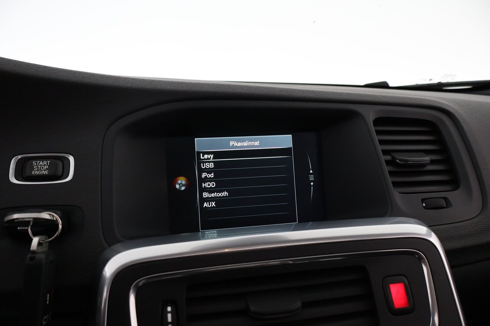 Volvo S60 2016 T3 Business R-Design Edition aut - Webasto / Kattoluukku / Vetokoukku / Nahka-Alcantara / Peruutustutkat / Suomiauto / Jakopää tehty!