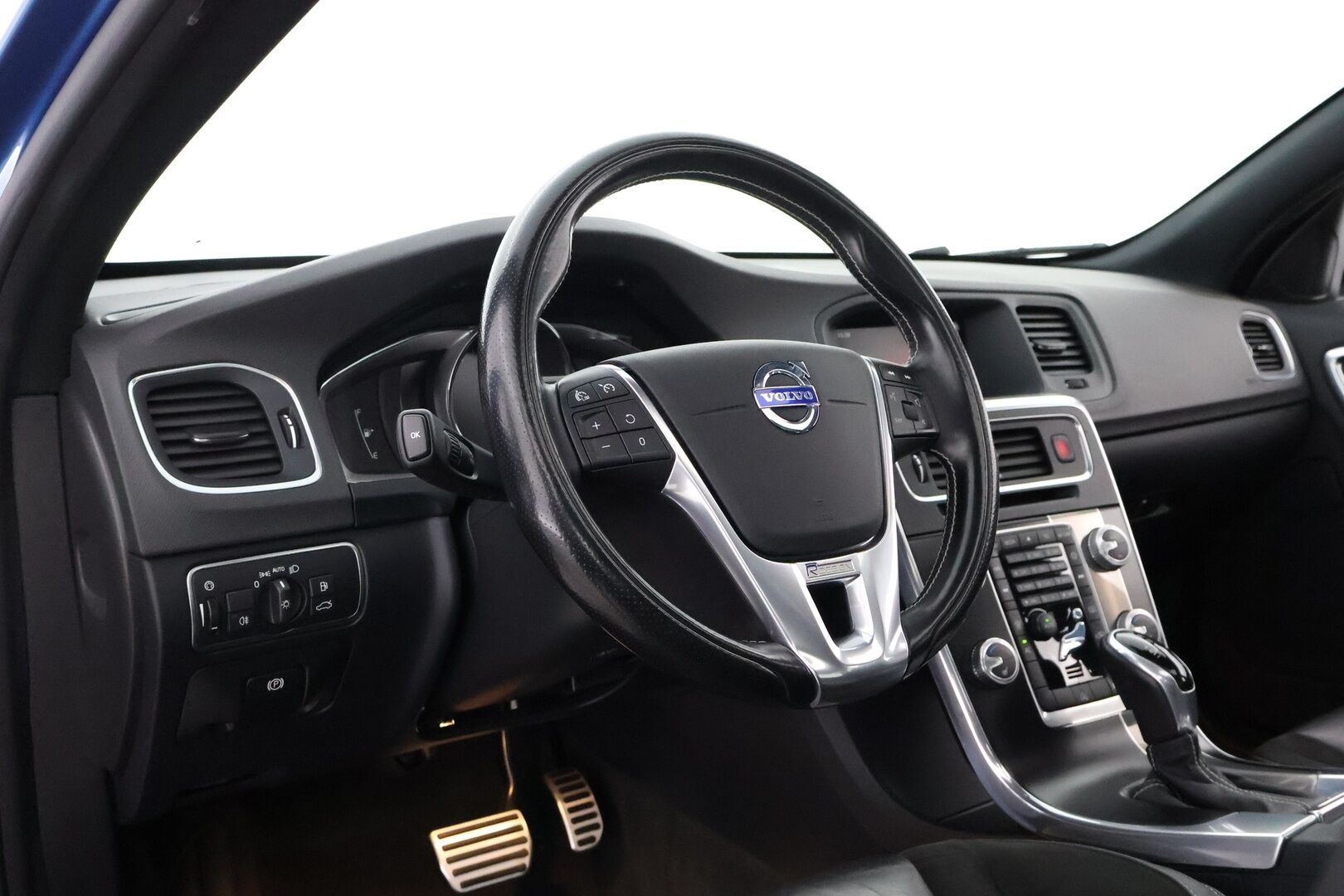 Volvo S60 2016 T3 Business R-Design Edition aut - Webasto / Kattoluukku / Vetokoukku / Nahka-Alcantara / Peruutustutkat / Suomiauto / Jakopää tehty!