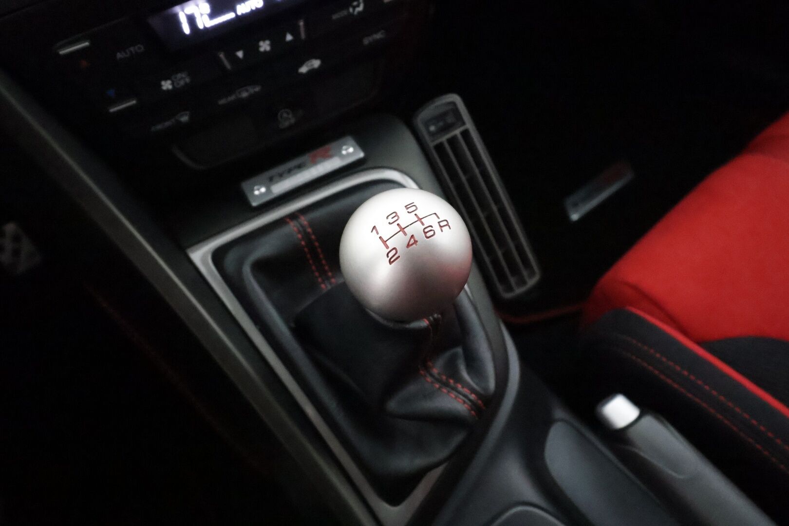 Honda Civic 2016 5D 2,0 Type-R GT - | BBS CHR | Kuppipenkit | Navi | P.kamera | Keyless | BSM | Kaistavahti | +R tila | Lohko + sisälämmitin | LED | BT | 2x renkaat aluin | Huoltokirja | Suomiauto | 