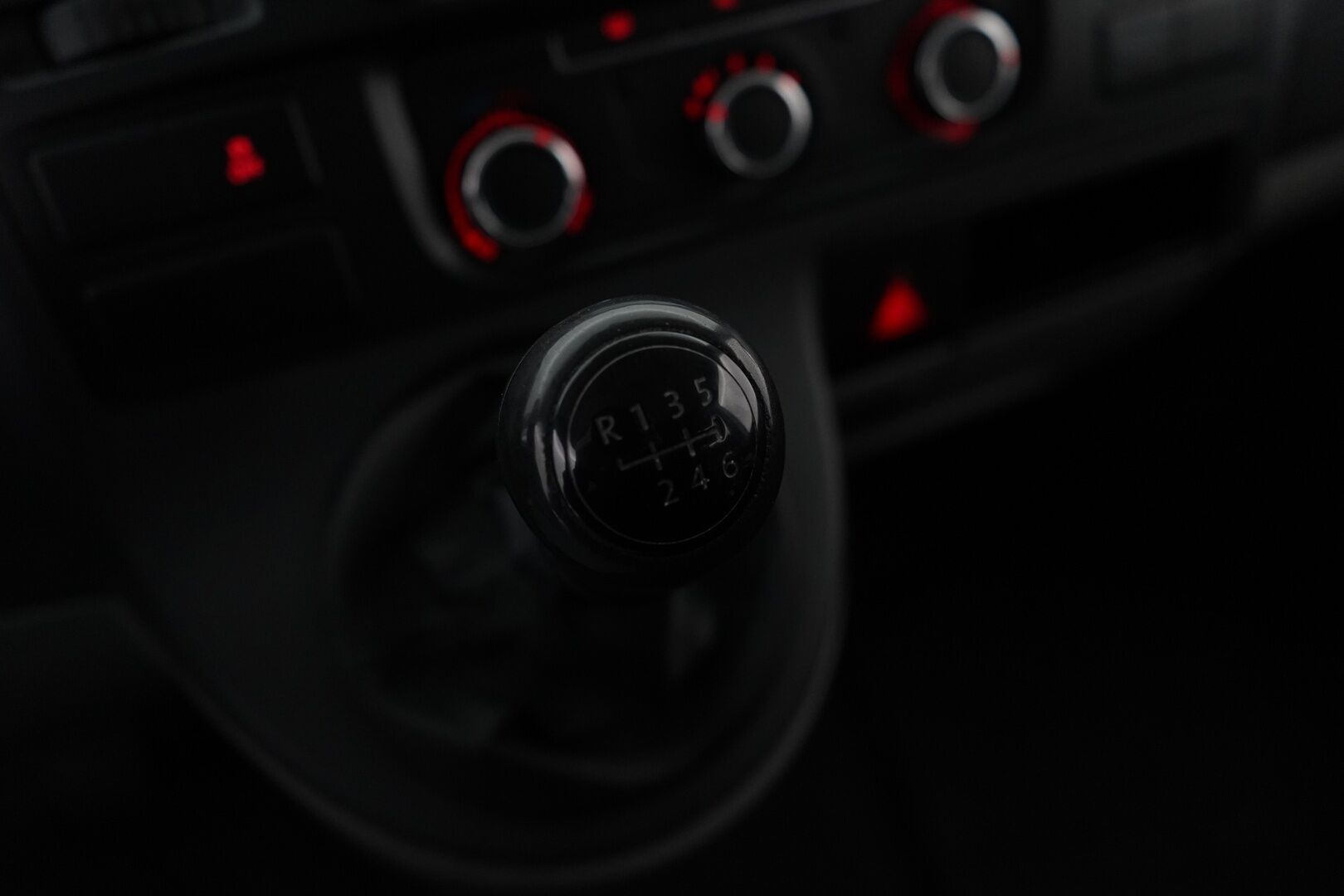 Volkswagen Transporter 2010 2.0 TDI 103 kW Umpipakettiauto *Bluetooth / Ilmastointi / Kosketusnäyttö soitin* - KATSO EDULLINEN HINTA! / Kahdet vanteet + Renkaat / Viimeisin huolto 318tkm + Jakopää - HULLUT AVAJAISHULINAT KORKOTARJOUS 3,29 %