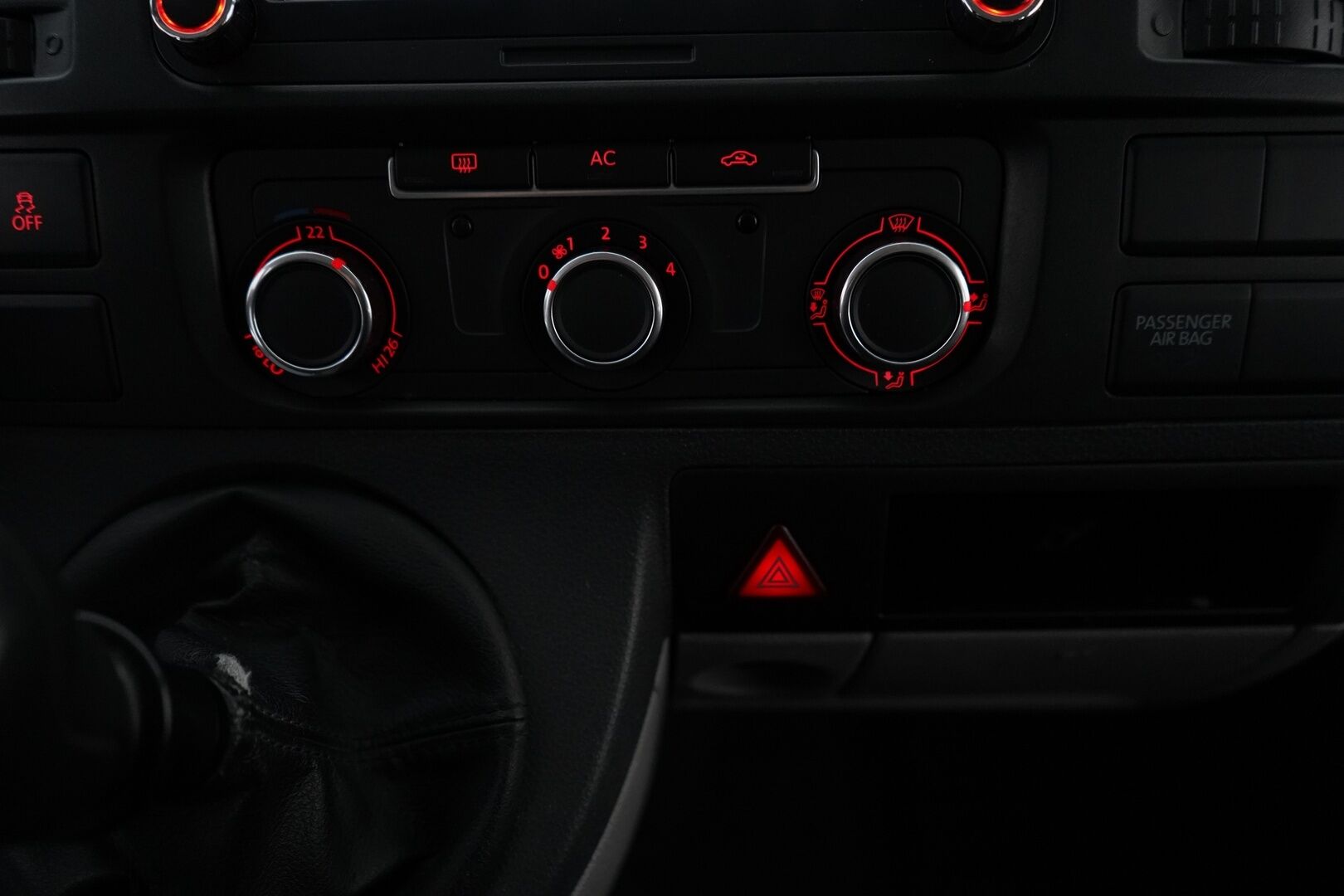 Volkswagen Transporter 2010 2.0 TDI 103 kW Umpipakettiauto *Bluetooth / Ilmastointi / Kosketusnäyttö soitin* - Kahdet vanteet + Renkaat / Viimeisin huolto 318tkm + Jakopää