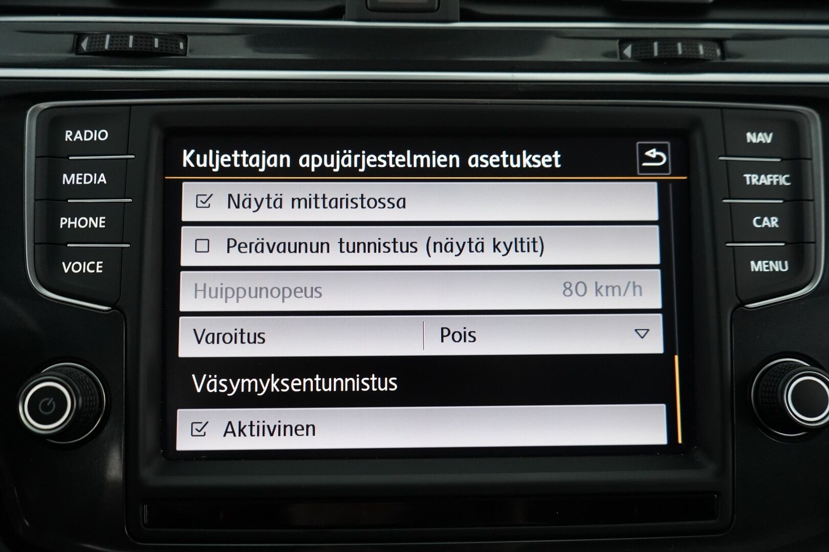 Volkswagen Tiguan 2016 Comfortline 2,0 TDI SCR 110 kW (150 hv) 4MOTION DSG  *Webasto / ACC / Koukku / Kamera / Navi / Ratinlämmitin / Lane assist* - Suomi-auto / Kahdet alumiinivanteet / Viimeisin huolto 223tkm! / Jakopää 192tkm kohdalla! 