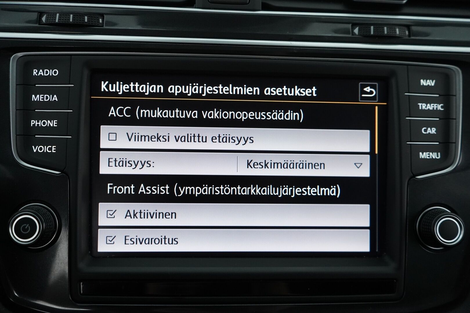 Volkswagen Tiguan 2016 Comfortline 2,0 TDI SCR 110 kW (150 hv) 4MOTION DSG  *Webasto / ACC / Koukku / Kamera / Navi / Ratinlämmitin / Lane assist* - Suomi-auto / Kahdet alumiinivanteet / Viimeisin huolto 223tkm! / Jakopää 192tkm kohdalla! 