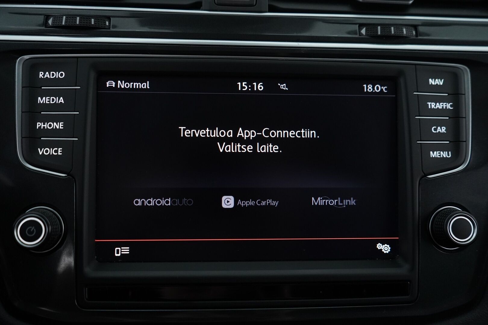 Volkswagen Tiguan 2016 Comfortline 2,0 TDI SCR 110 kW (150 hv) 4MOTION DSG  *Webasto / ACC / Koukku / Kamera / Navi / Ratinlämmitin / Lane assist* - Suomi-auto / Kahdet alumiinivanteet / Viimeisin huolto 223tkm! / Jakopää 192tkm kohdalla! 