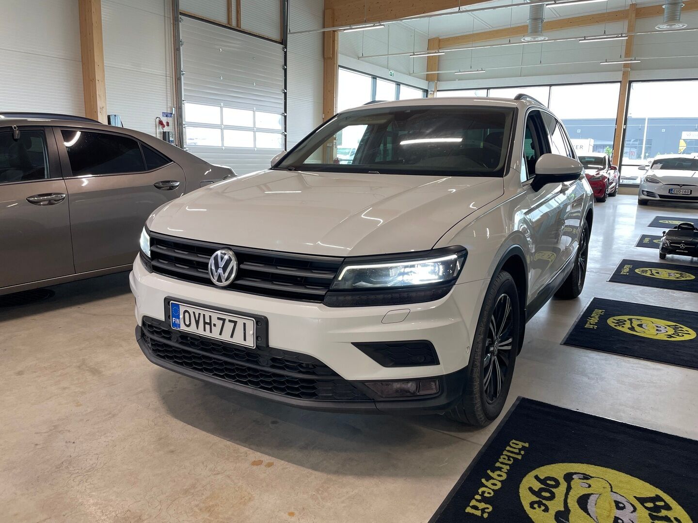 Volkswagen Tiguan 2016 Comfortline 2,0 TDI SCR 110 kW (150 hv) 4MOTION DSG  *Webasto / ACC / Koukku / Kamera / Navi / Ratinlämmitin / Lane assist* - Suomi-auto / Kahdet alumiinivanteet / Viimeisin huolto 223tkm! / Jakopää 192tkm kohdalla! 