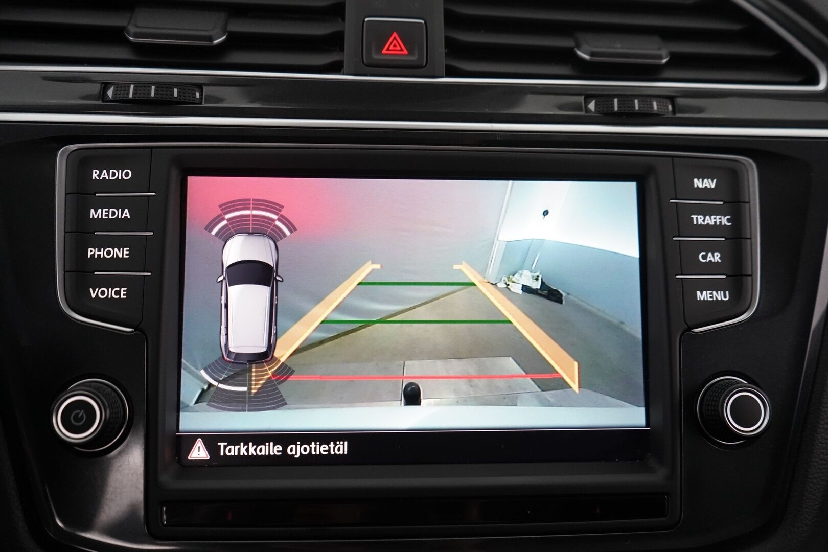 Volkswagen Tiguan 2016 Comfortline 2,0 TDI SCR 110 kW (150 hv) 4MOTION DSG  *Webasto / ACC / Koukku / Kamera / Navi / Ratinlämmitin / Lane assist* - Suomi-auto / Kahdet alumiinivanteet / Viimeisin huolto 223tkm! / Jakopää 192tkm kohdalla! 