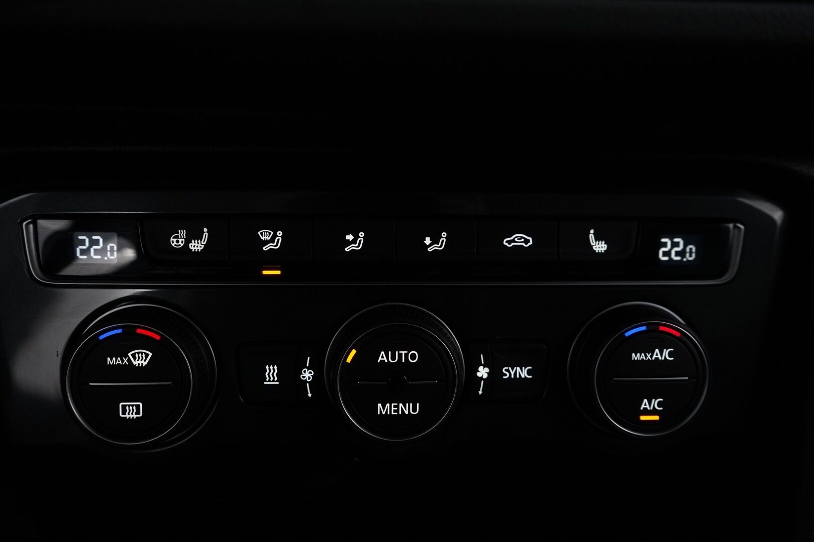 Volkswagen Tiguan 2016 Comfortline 2,0 TDI SCR 110 kW (150 hv) 4MOTION DSG  *Webasto / ACC / Koukku / Kamera / Navi / Ratinlämmitin / Lane assist* - Suomi-auto / Kahdet alumiinivanteet / Viimeisin huolto 223tkm! / Jakopää 192tkm kohdalla! 