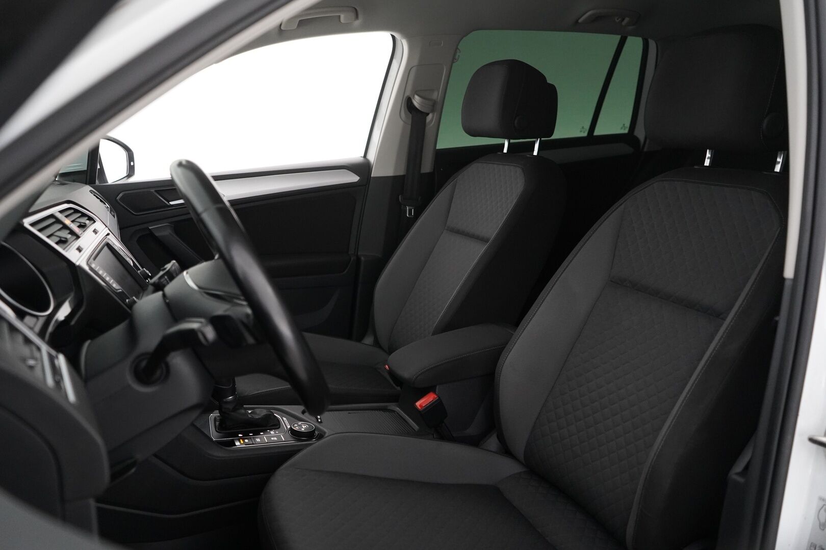 Volkswagen Tiguan 2016 Comfortline 2,0 TDI SCR 110 kW (150 hv) 4MOTION DSG  *Webasto / ACC / Koukku / Kamera / Navi / Ratinlämmitin / Lane assist* - Suomi-auto / Kahdet alumiinivanteet / Viimeisin huolto 223tkm! / Jakopää 192tkm kohdalla! 