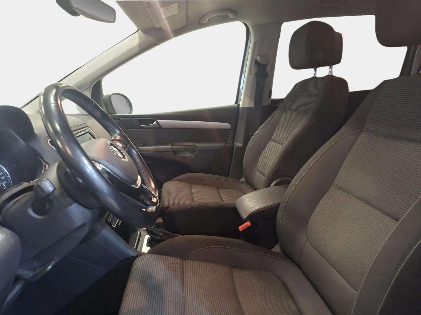 Volkswagen Sharan 2016 Comfortline 2,0 TDI 110 kW (150 hv) DSG-automaatti - 7-p Suomi-auto | Koukku | Webasto | Sähköovet | P. Tutkat | Sähkökontti | Hihna 10/25! - KORKO VAIN 3,99 %
