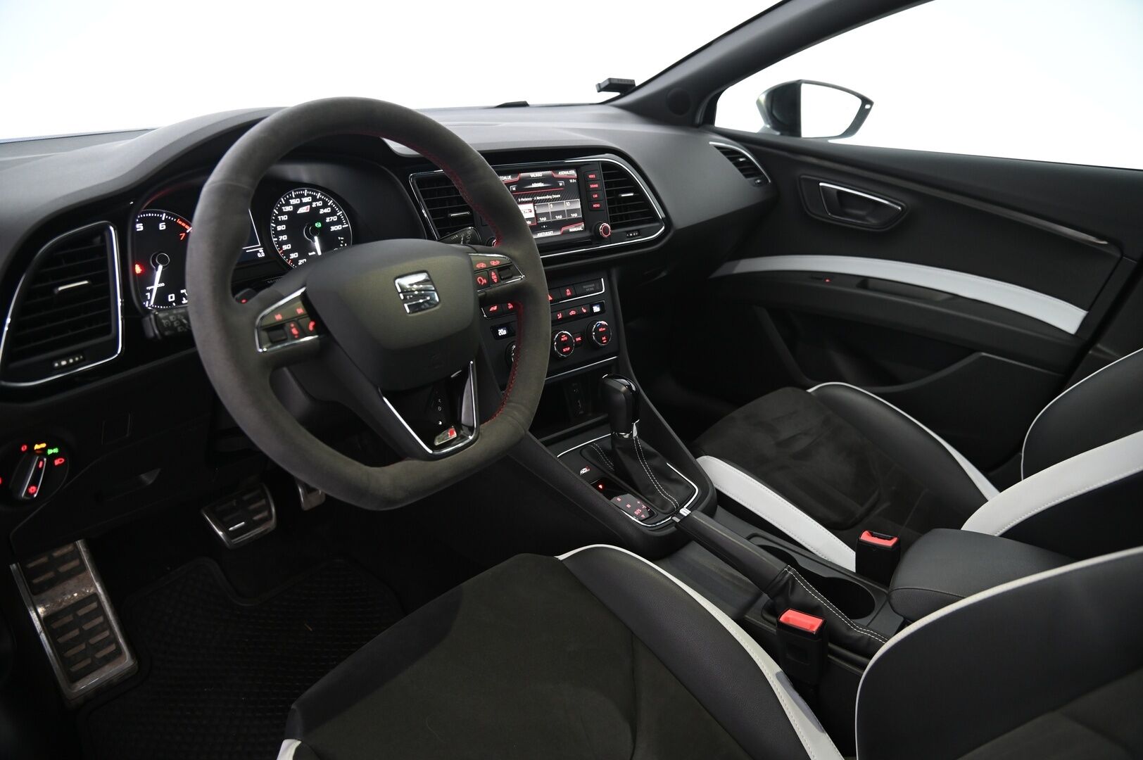 Seat Leon ST 2016 2,0 TSI 290 Cupra DSG *P-kamera / Vakkari / Led* - *Juuri tullut / Siisti / Vähän ajettu*