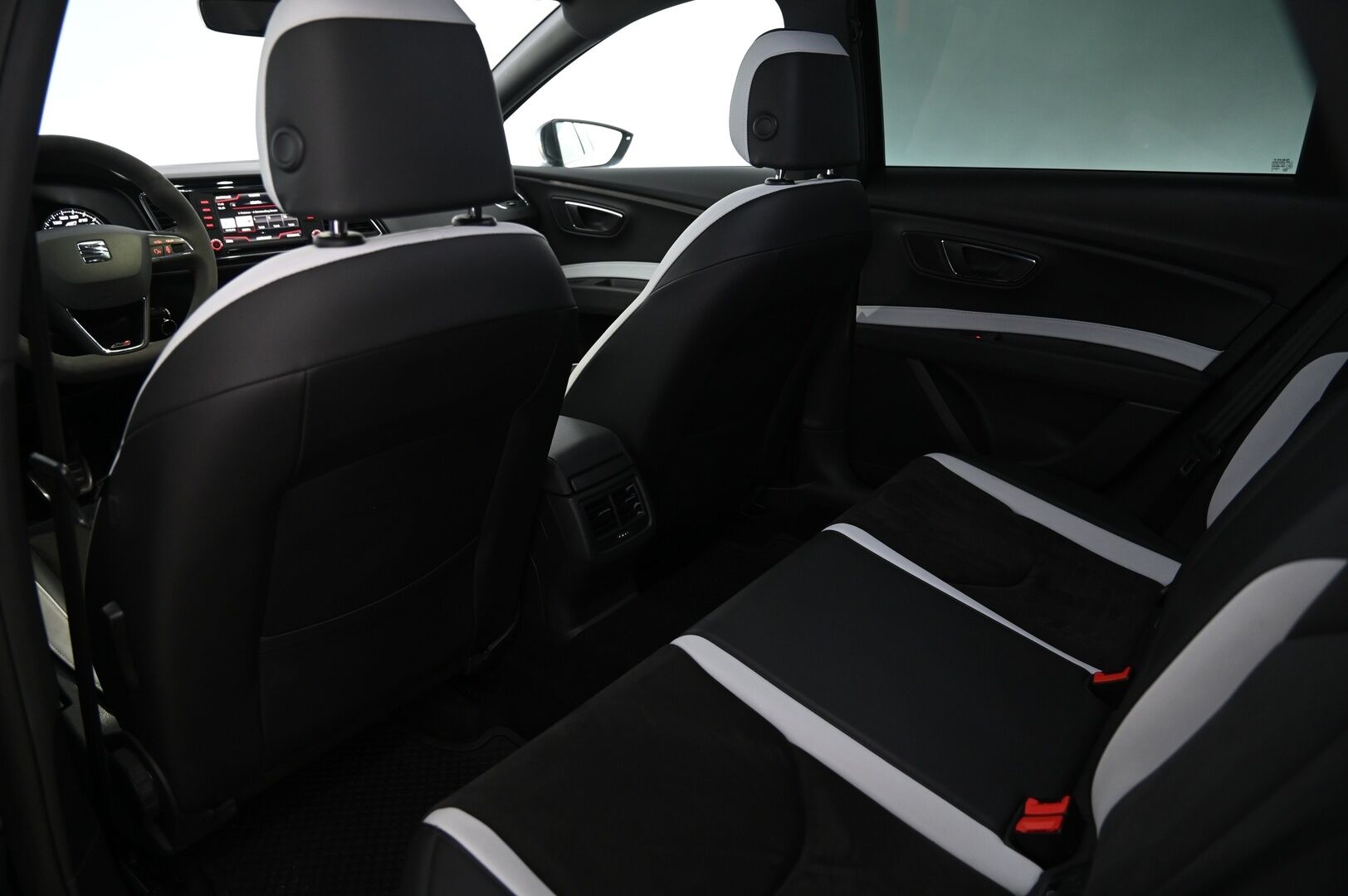 Seat Leon ST 2016 2,0 TSI 290 Cupra DSG *P-kamera / Vakkari / Led* - *Juuri tullut / Siisti / Vähän ajettu*