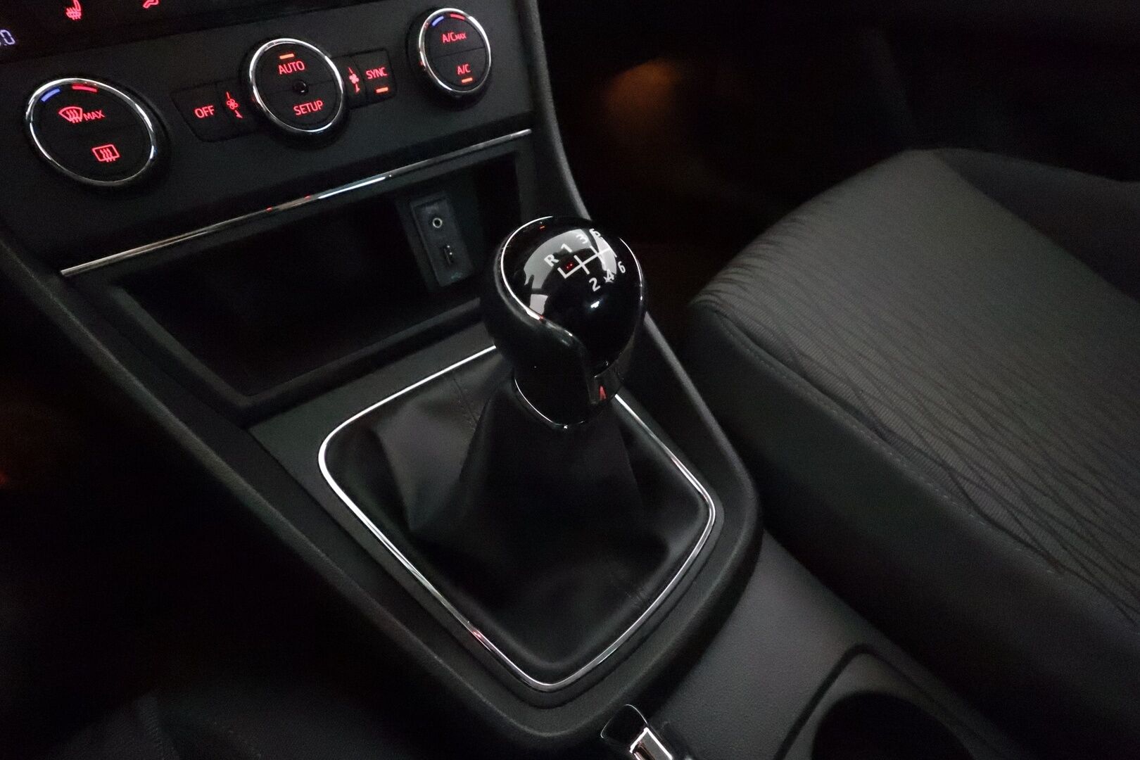 Seat Leon 2016 1,0 TSI 115 Ecomotive Style **Suomi-auto / LED-valot / P.Tutkat / Vakkari / Sisätilanlämmitin**