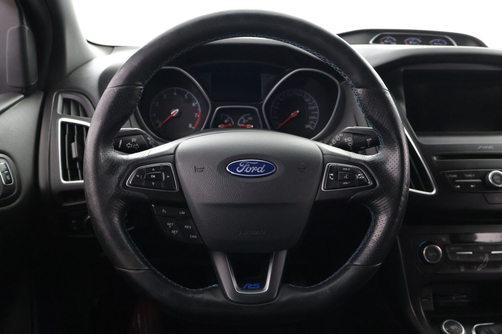 Ford Focus 2016 2,3 EcoBoost 350 hv start/stop M6 RS 5-ovinen - Suomi-Auto | Lämmitettävä tuulilasi | Vakionopeudensäädin | Peruutuskamera | Keyless | Lämmitettävä ohjauspyörä | 2x Avain | Launch Control 