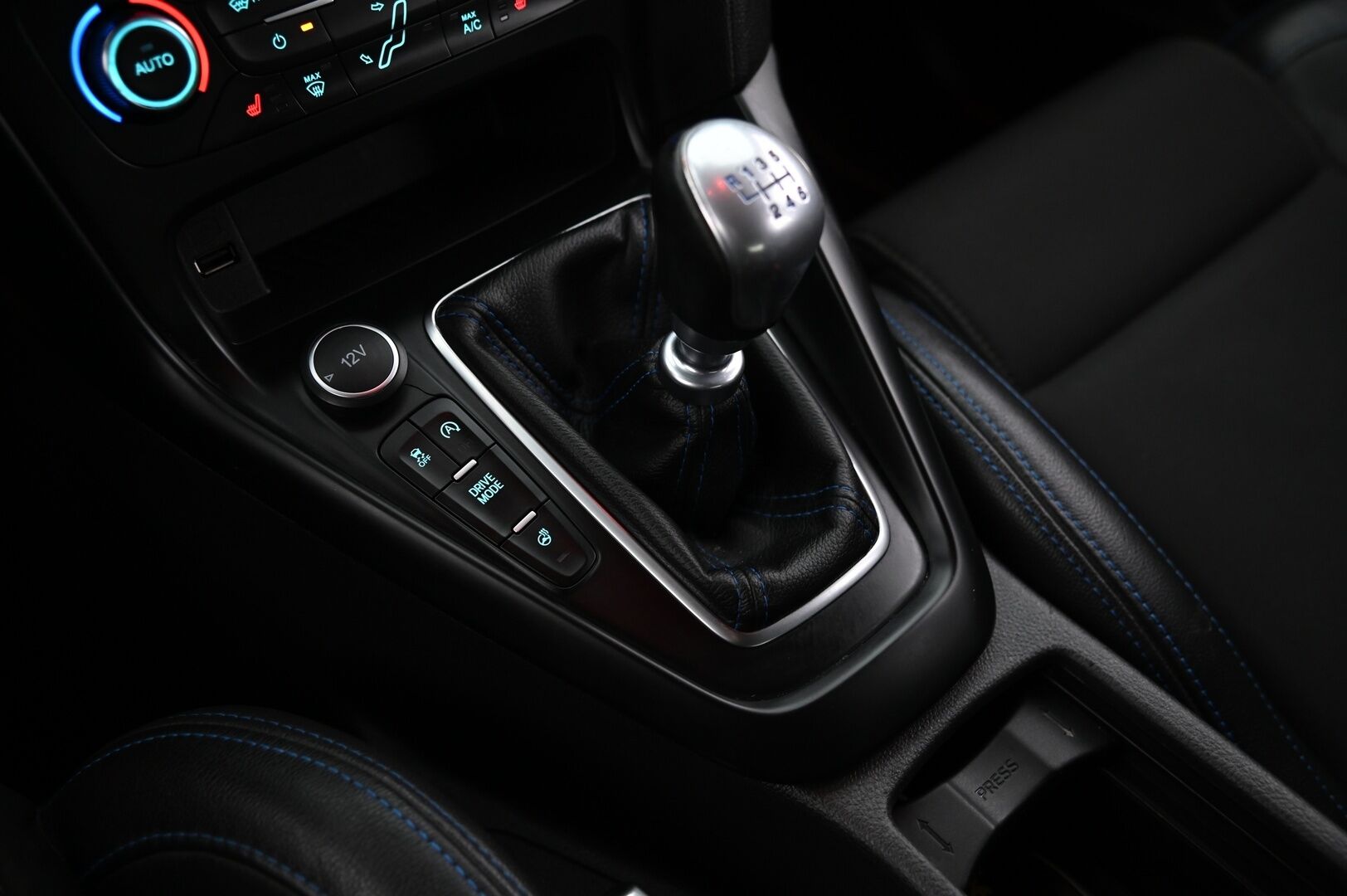 Ford Focus 2016 2,3 EcoBoost 350 hv start/stop M6 RS 5-ovinen Vakionopeudensäädin / Peruutuskamera / Keyless / Lämmitettävä Tuulilasi - Suomi-Auto / Lämmitettävä ohjauspyörä / 2x Avain / Launch Control 
