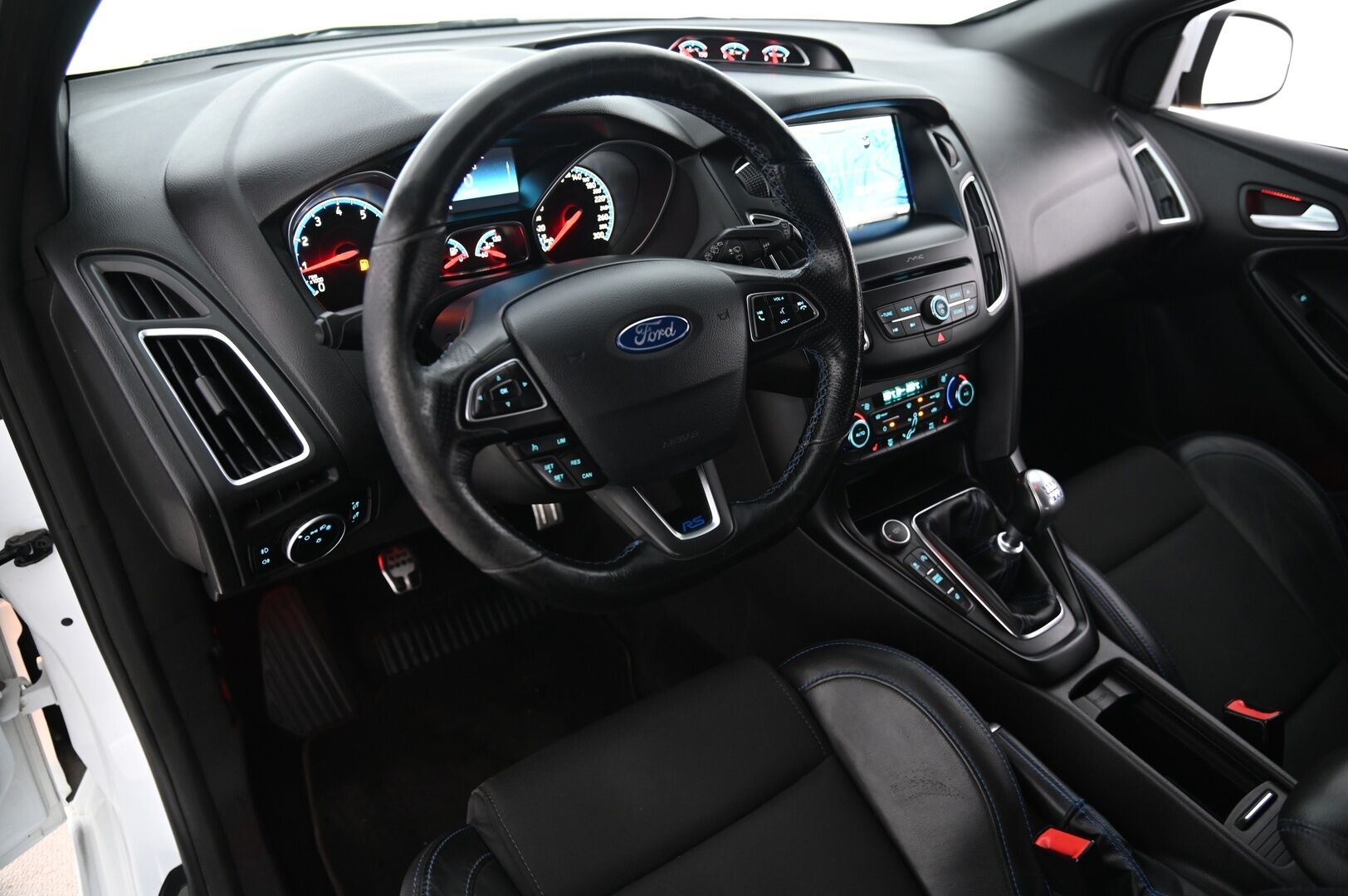 Ford Focus 2016 2,3 EcoBoost 350 hv start/stop M6 RS 5-ovinen Vakionopeudensäädin / Peruutuskamera / Keyless / Lämmitettävä Tuulilasi - Suomi-Auto / Lämmitettävä ohjauspyörä / 2x Avain / Launch Control 