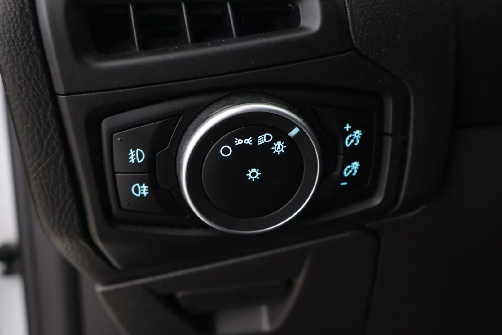 Ford Focus 2016 2,3 EcoBoost 350 hv start/stop M6 RS 5-ovinen - Suomi-Auto | Lämmitettävä tuulilasi | Vakionopeudensäädin | Peruutuskamera | Keyless | Lämmitettävä ohjauspyörä | 2x Avain | Launch Control 